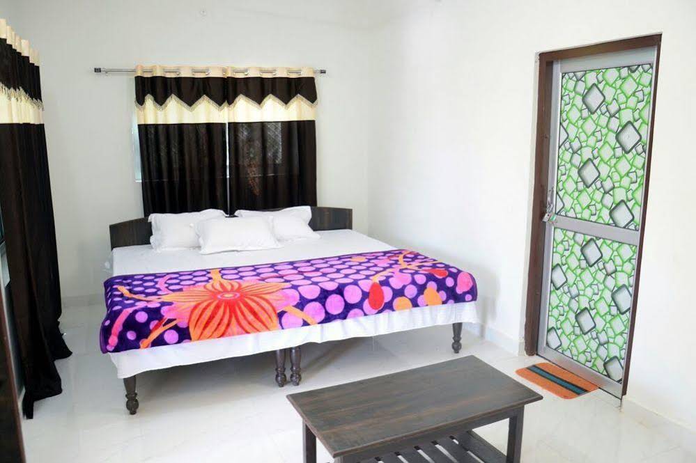 Backpacker Panda Chand Palace