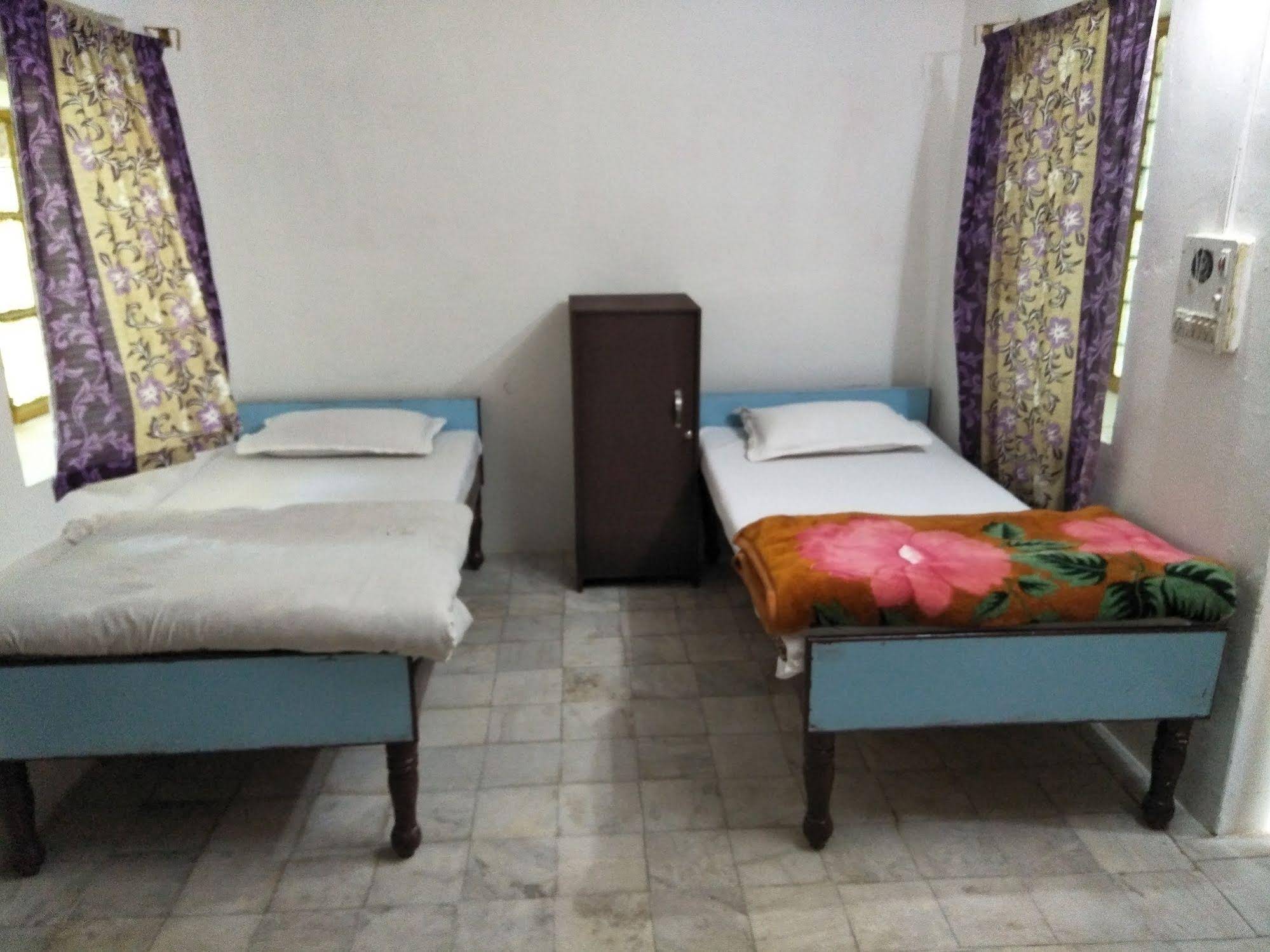 Backpacker Panda Chand Palace