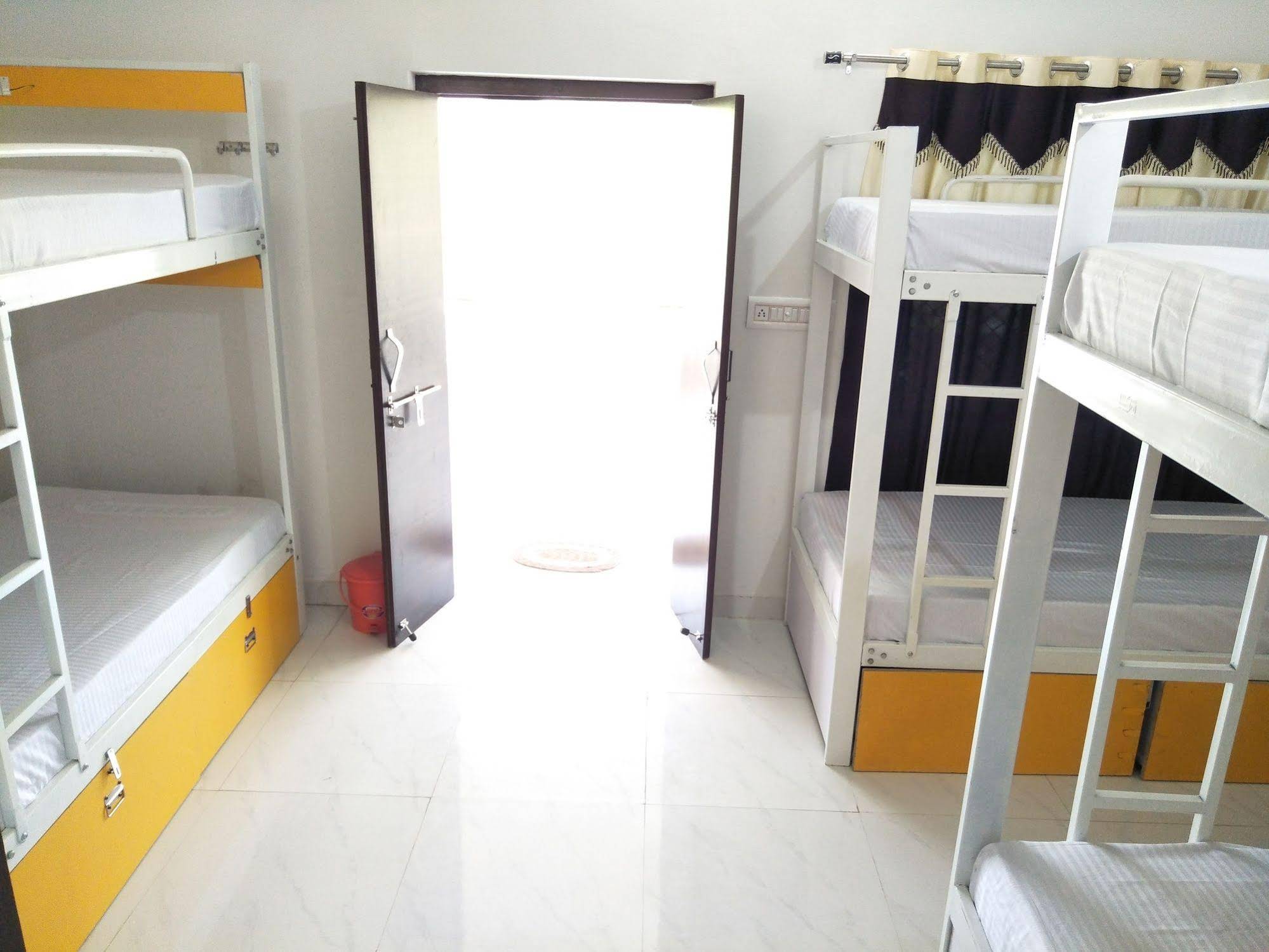 Backpacker Panda Chand Palace