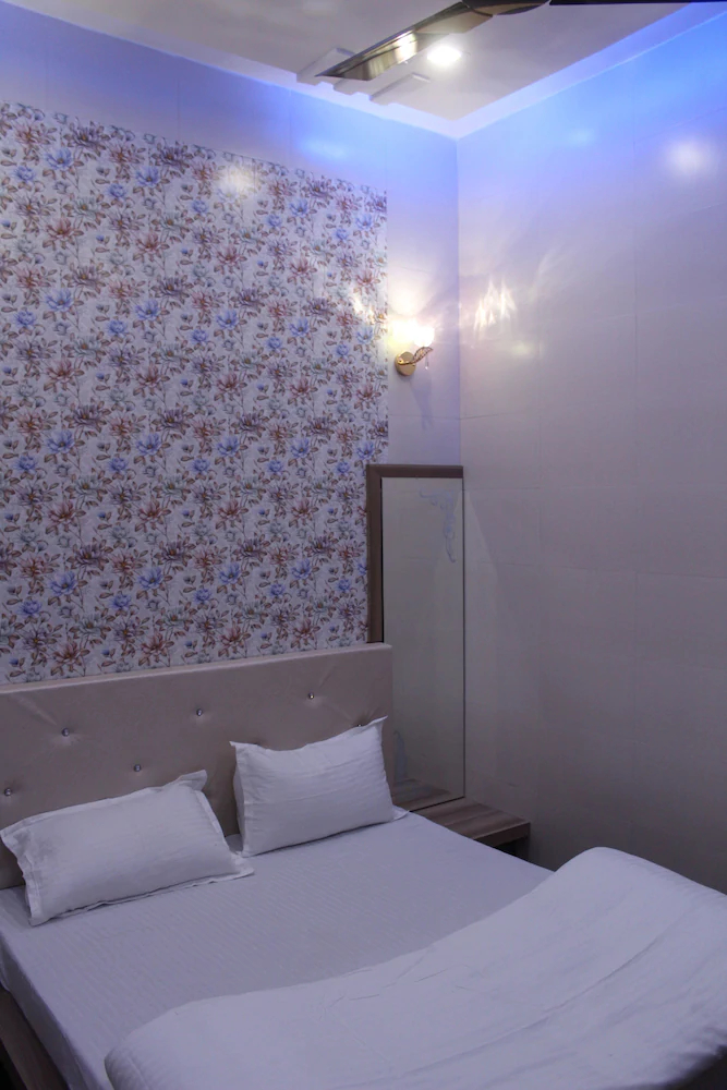 Hotel Bajaj Lake Palace