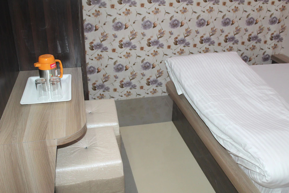 Hotel Bajaj Lake Palace