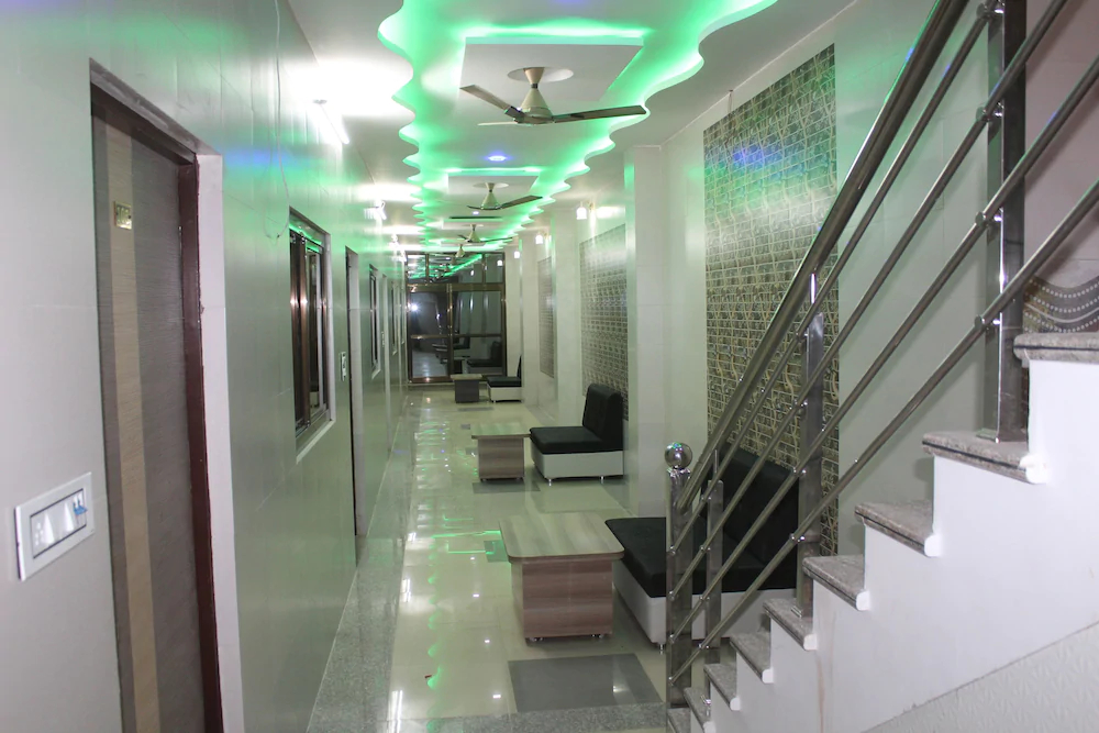 Hotel Bajaj Lake Palace