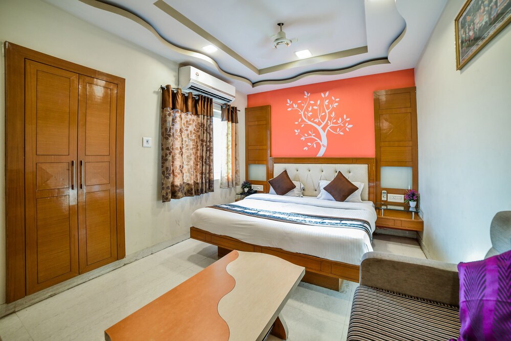 Hotel Bharat Palace by OYO Rooms