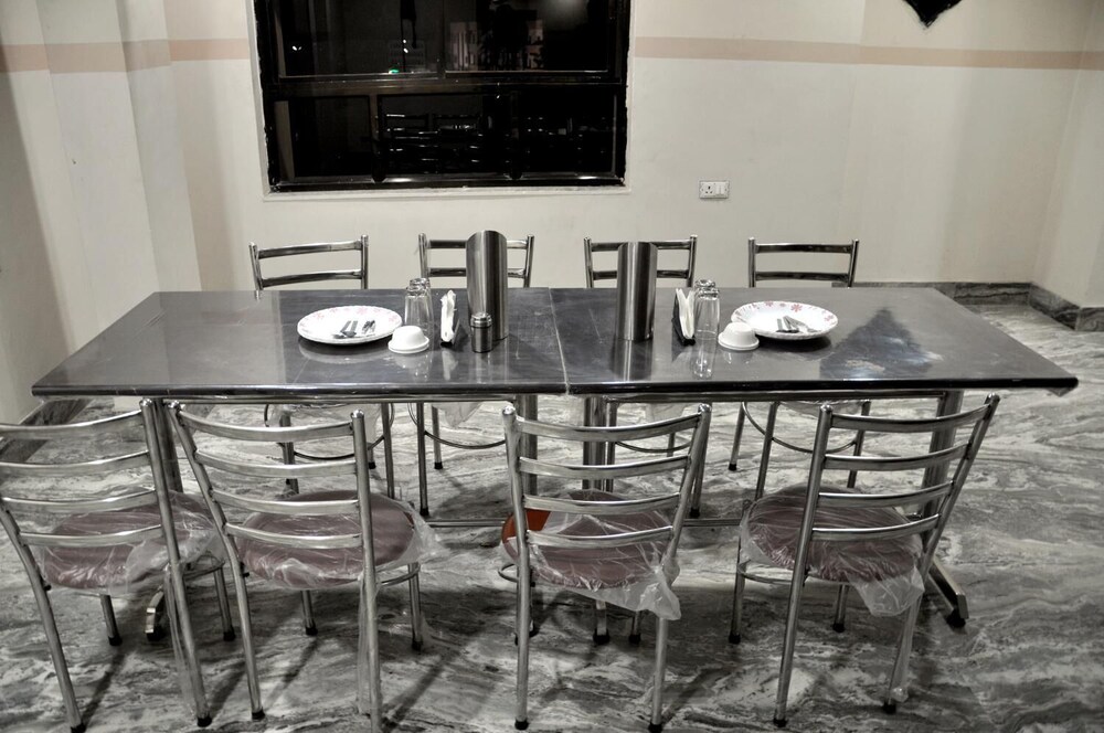 Hotel Kirti Plaza