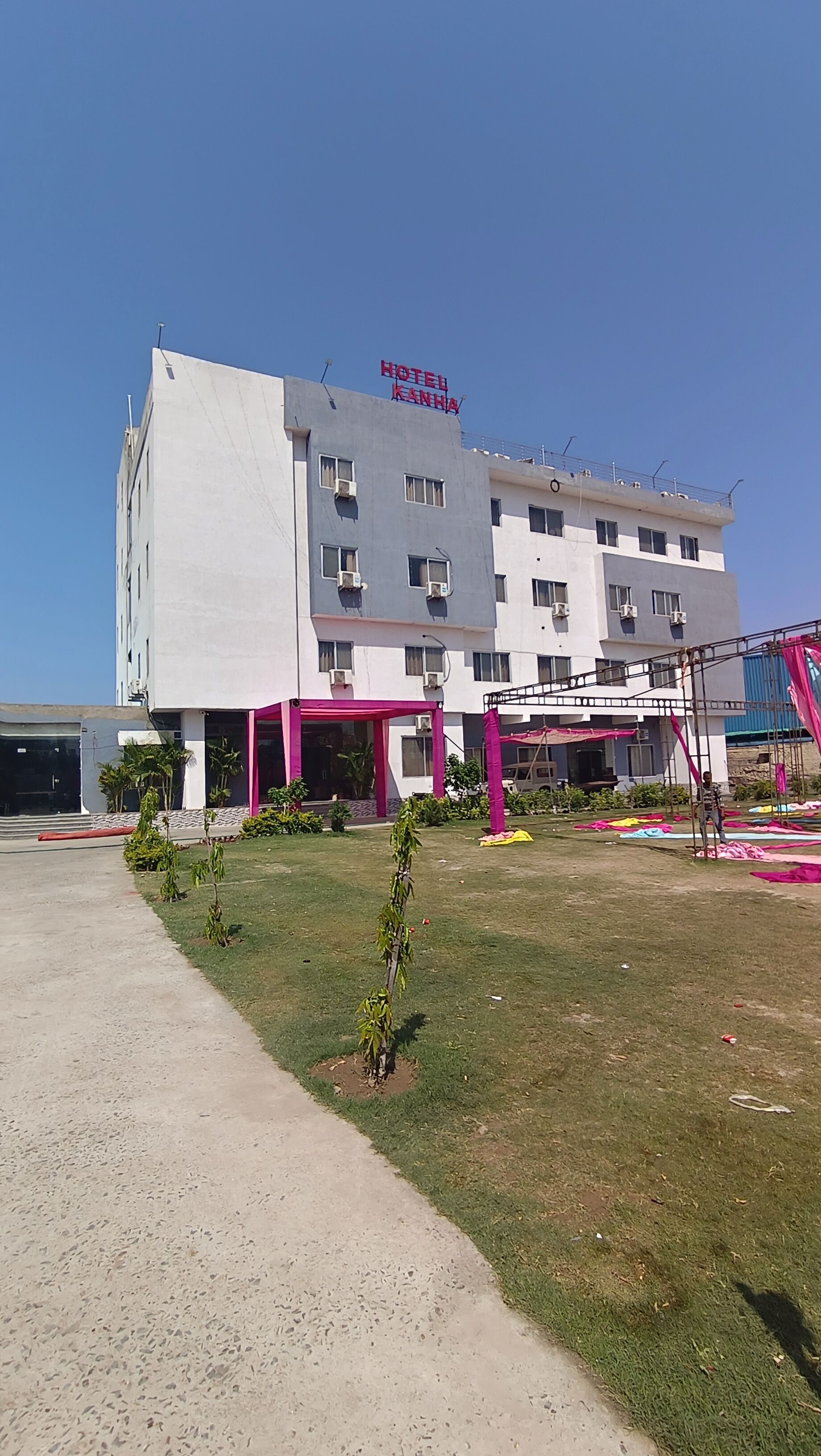 Kanha Hotel & Resort