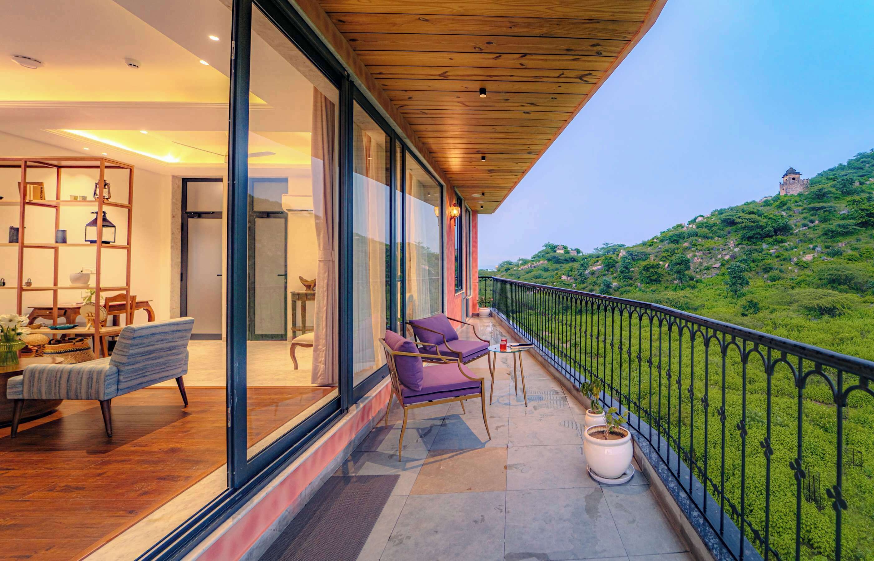 Artisav House