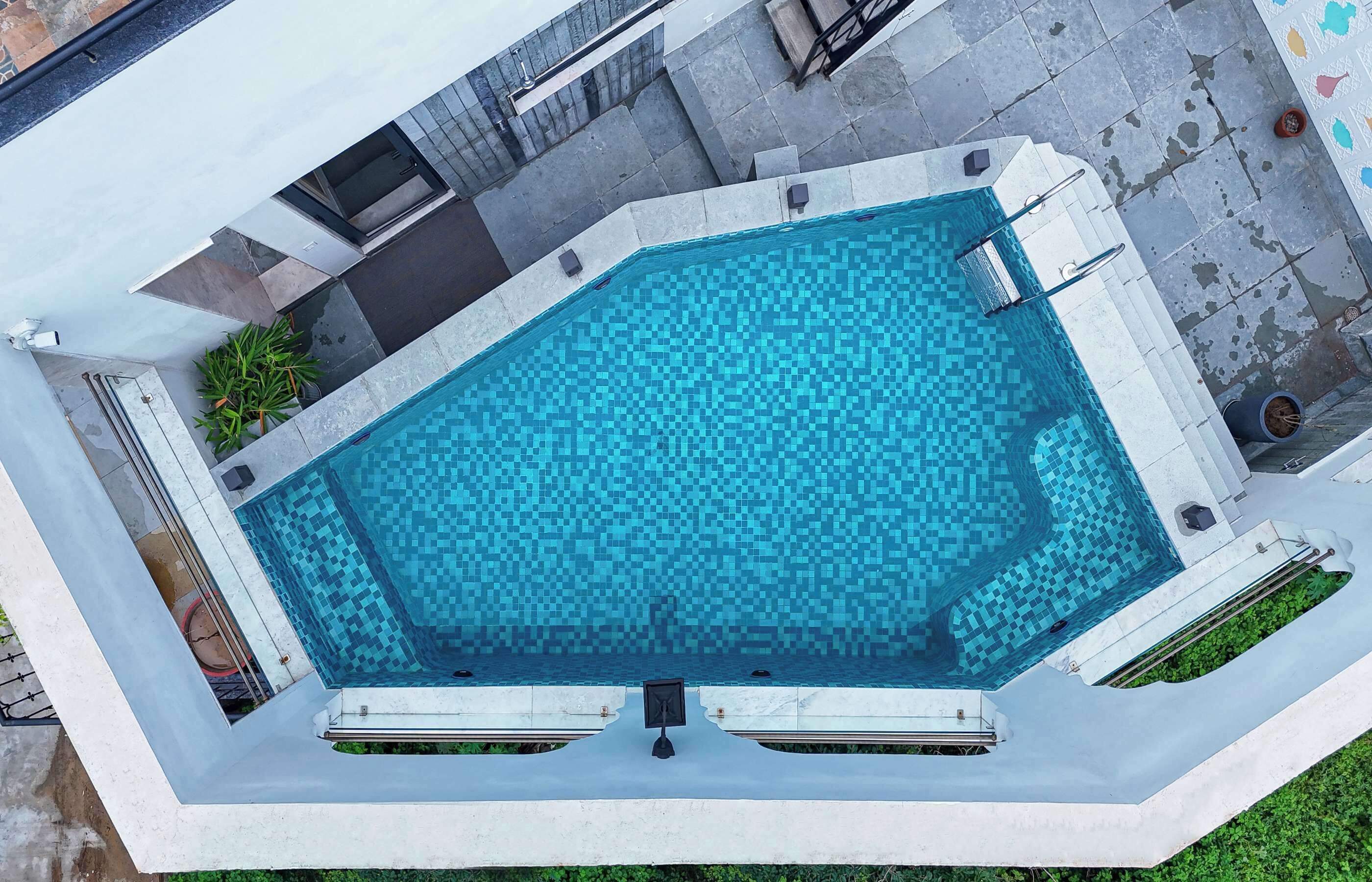 Artisav House