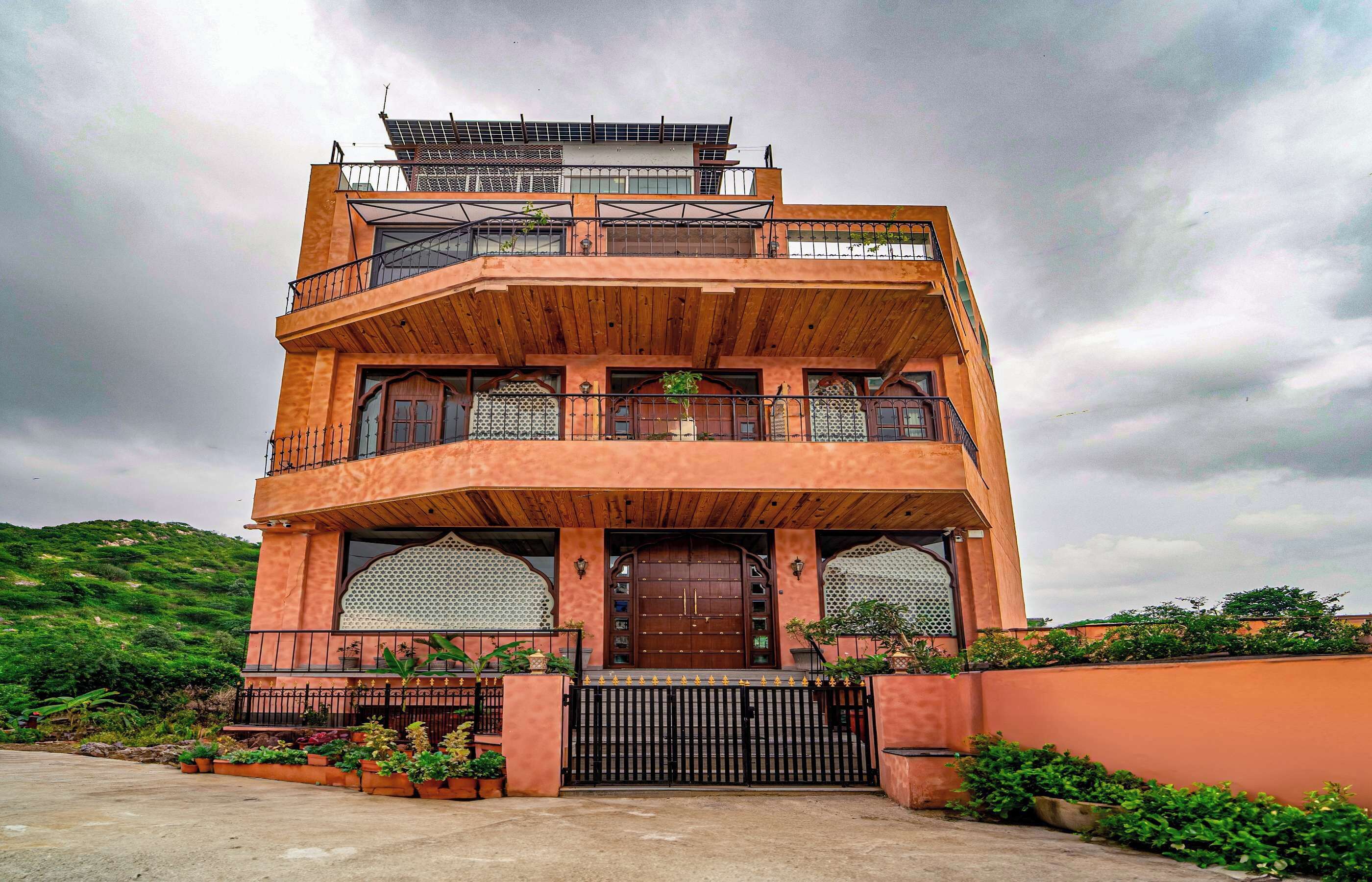 Artisav House