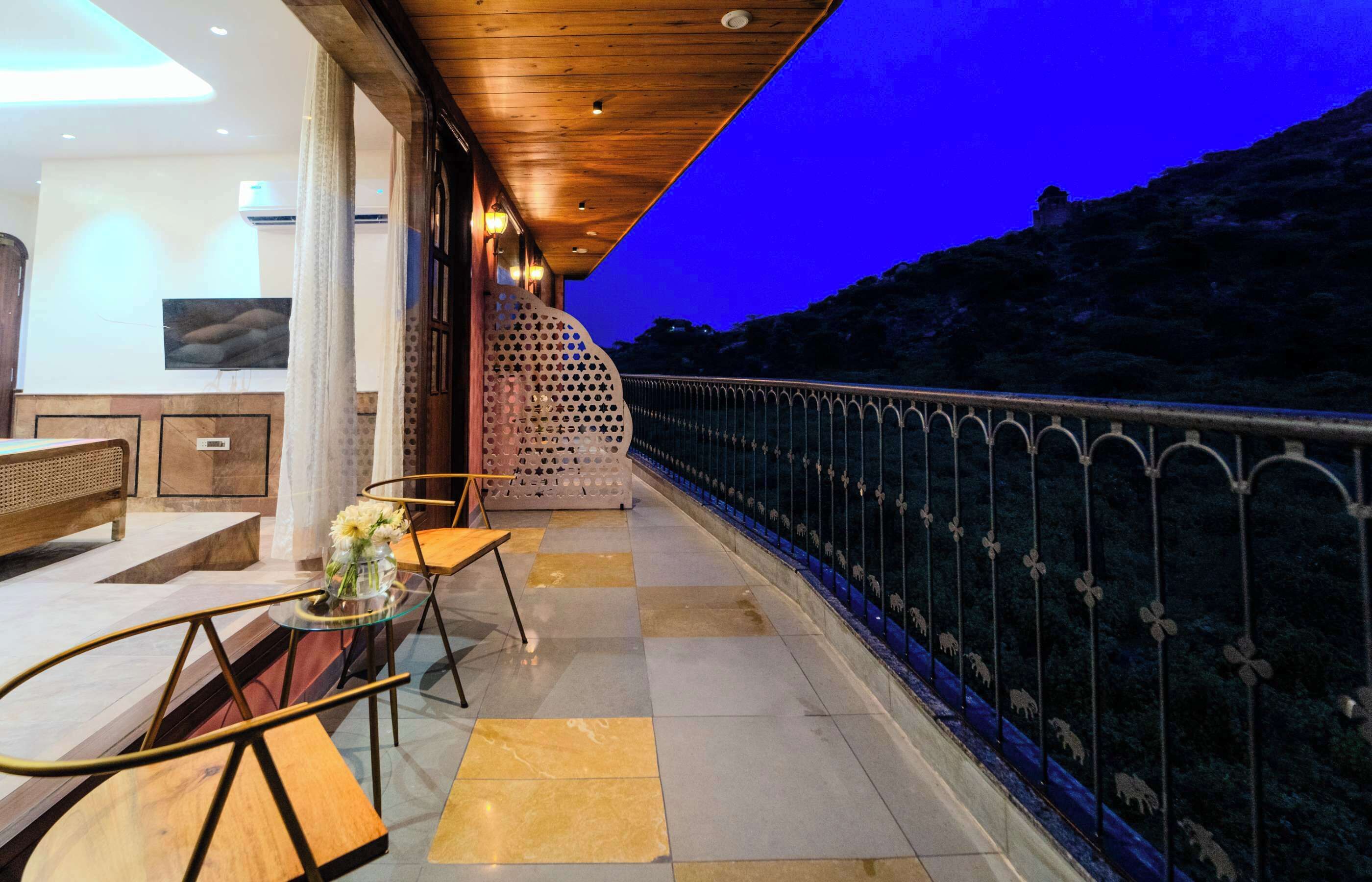 Artisav House
