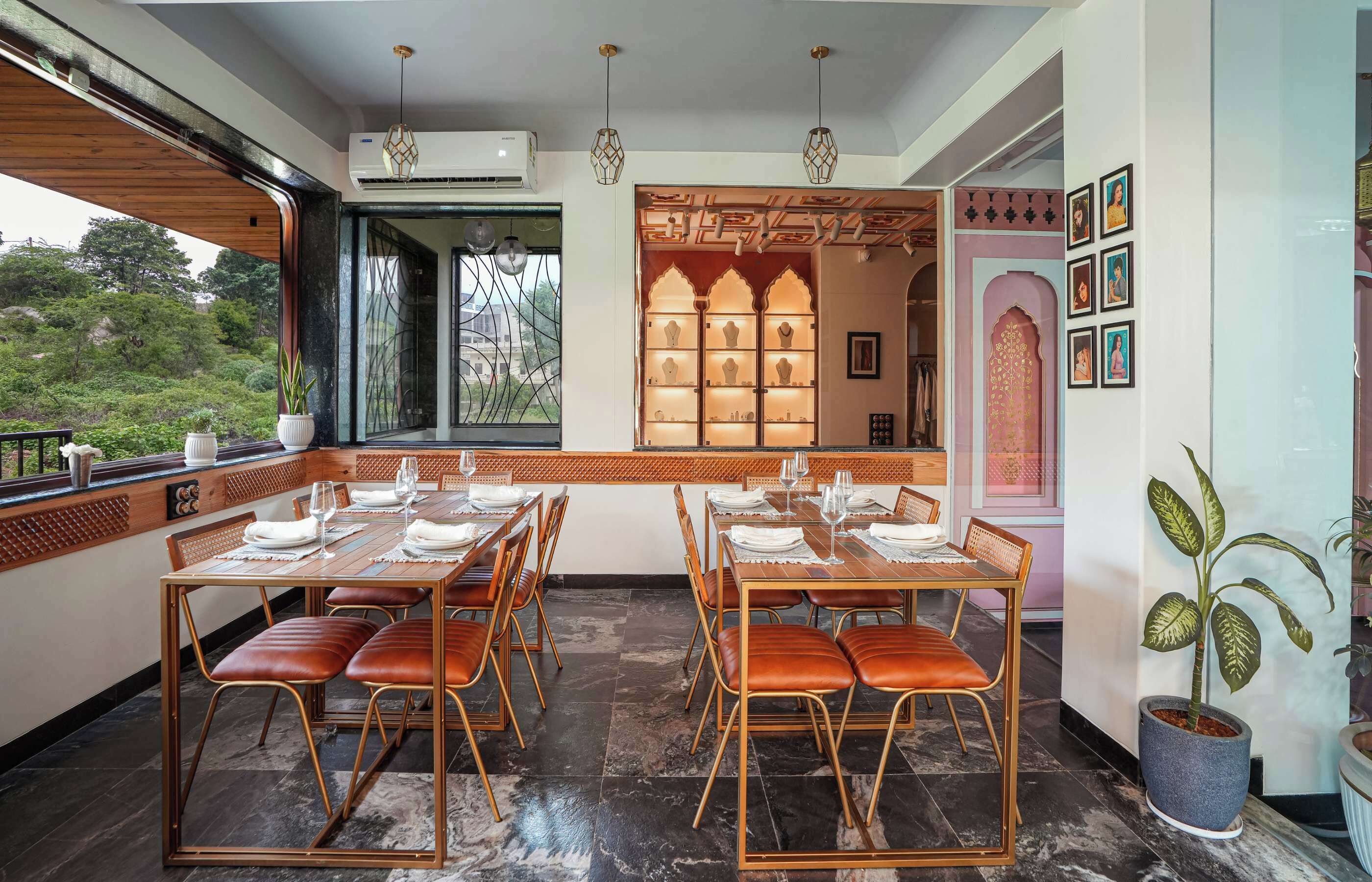 Artisav House
