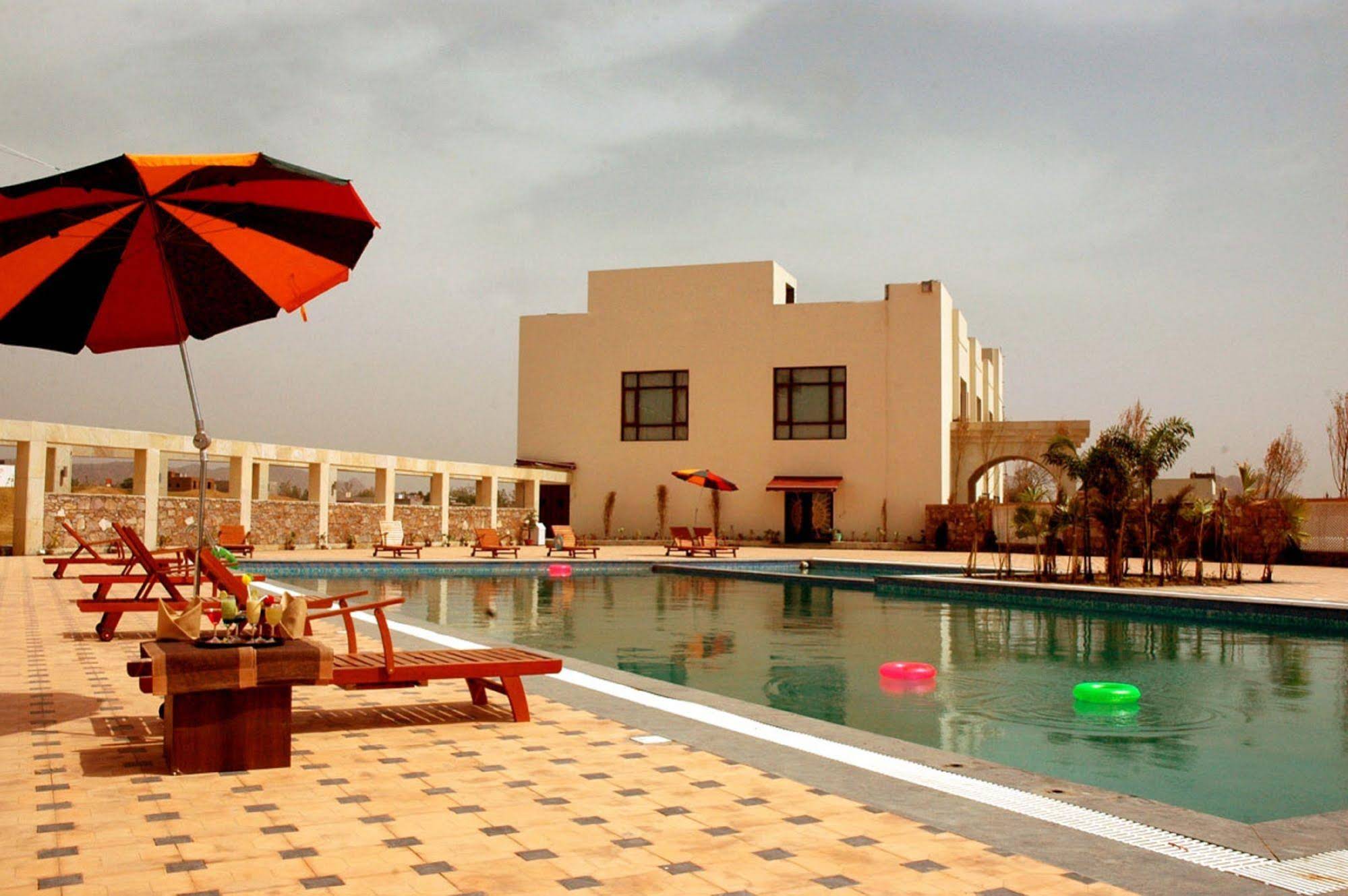 Cambay Golf Resort Jamdoli