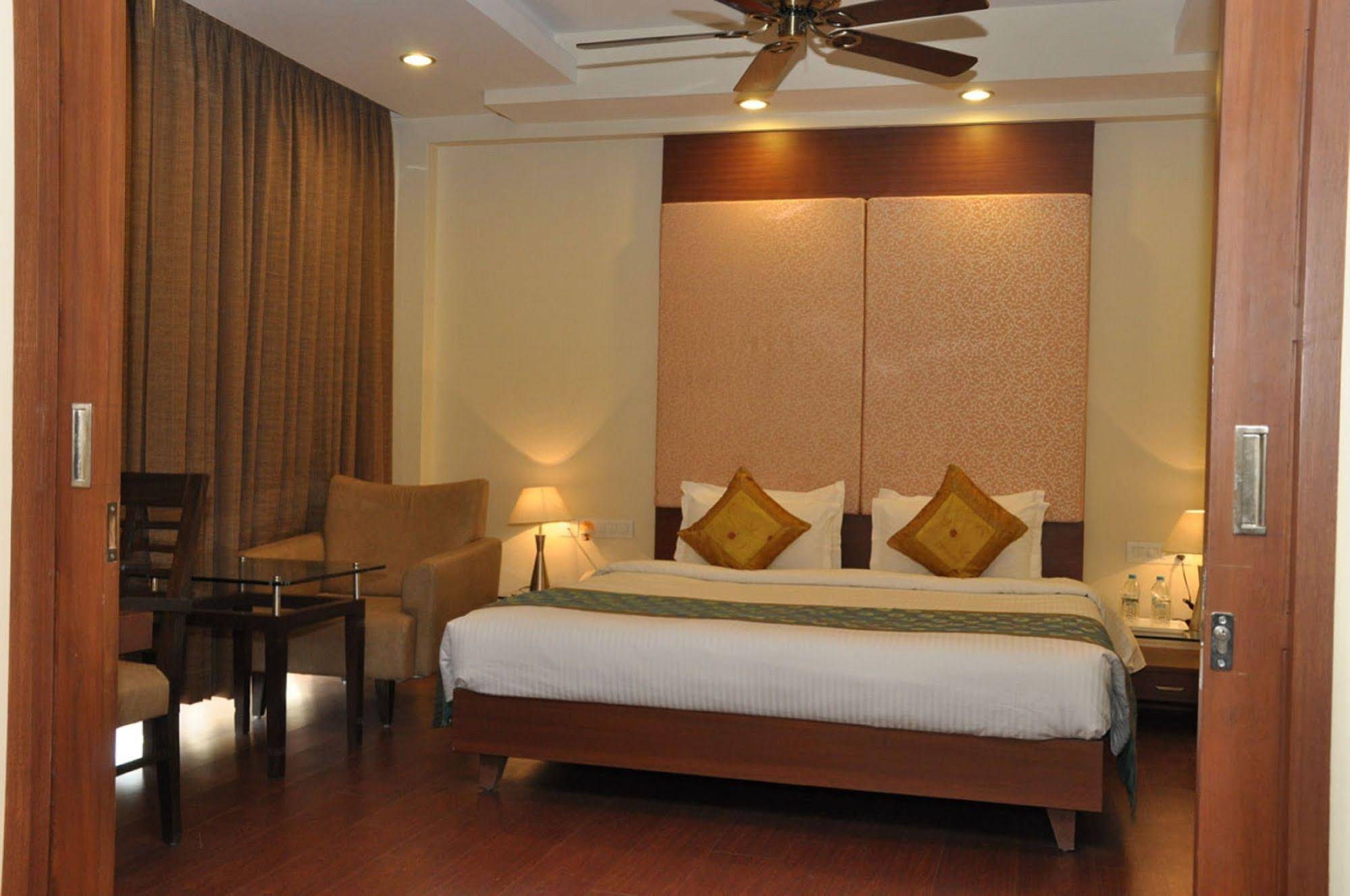 Cambay Golf Resort Jamdoli