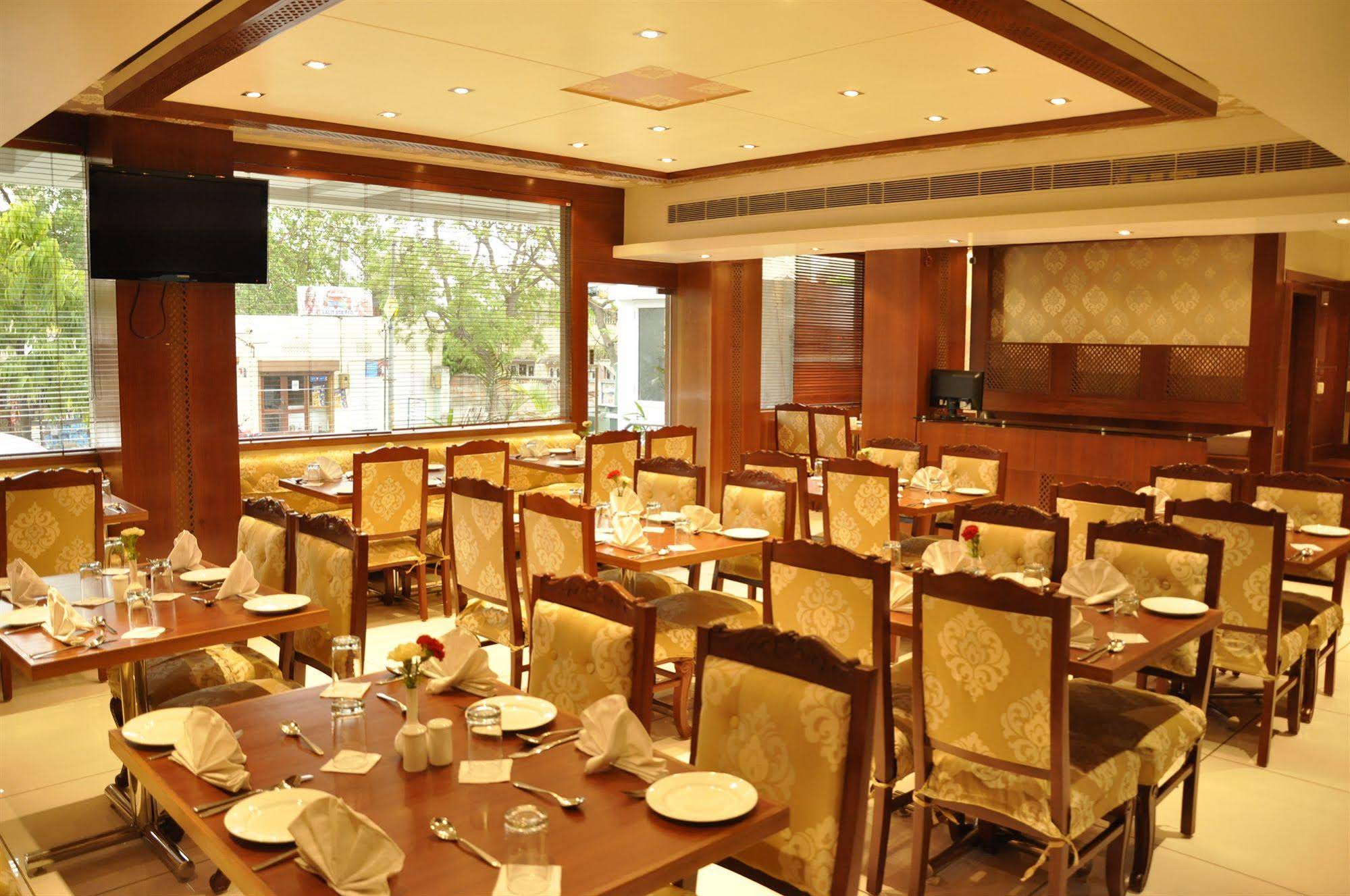 OYO Townhouse O75309 Hotel Royal Cm