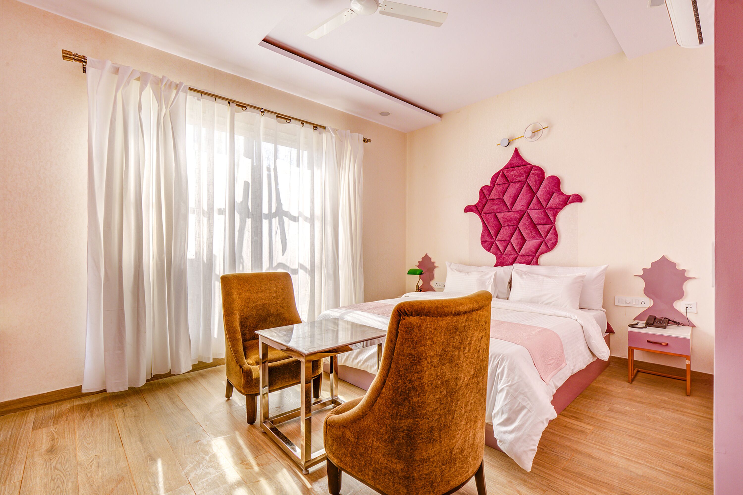 Fabhotel The White Moon