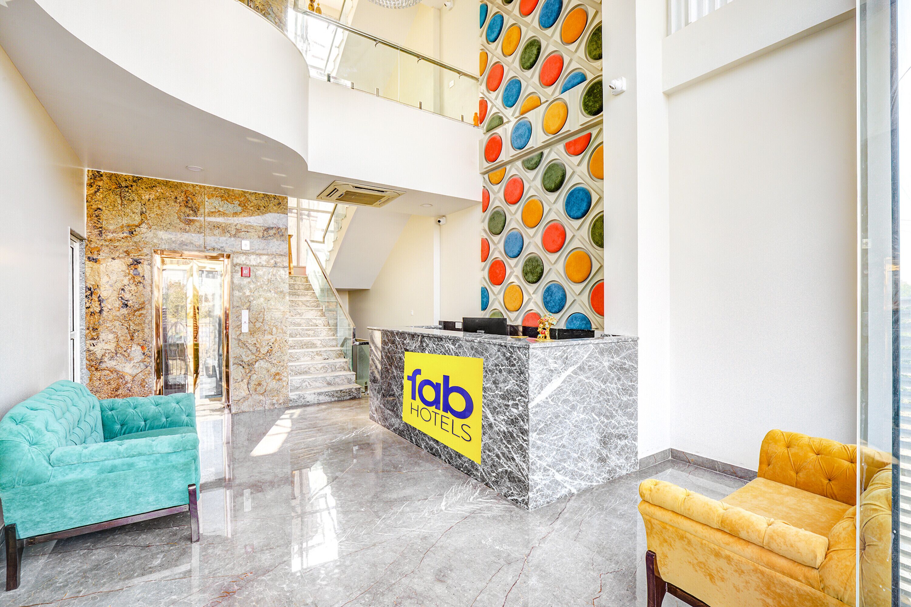 Fabhotel The White Moon