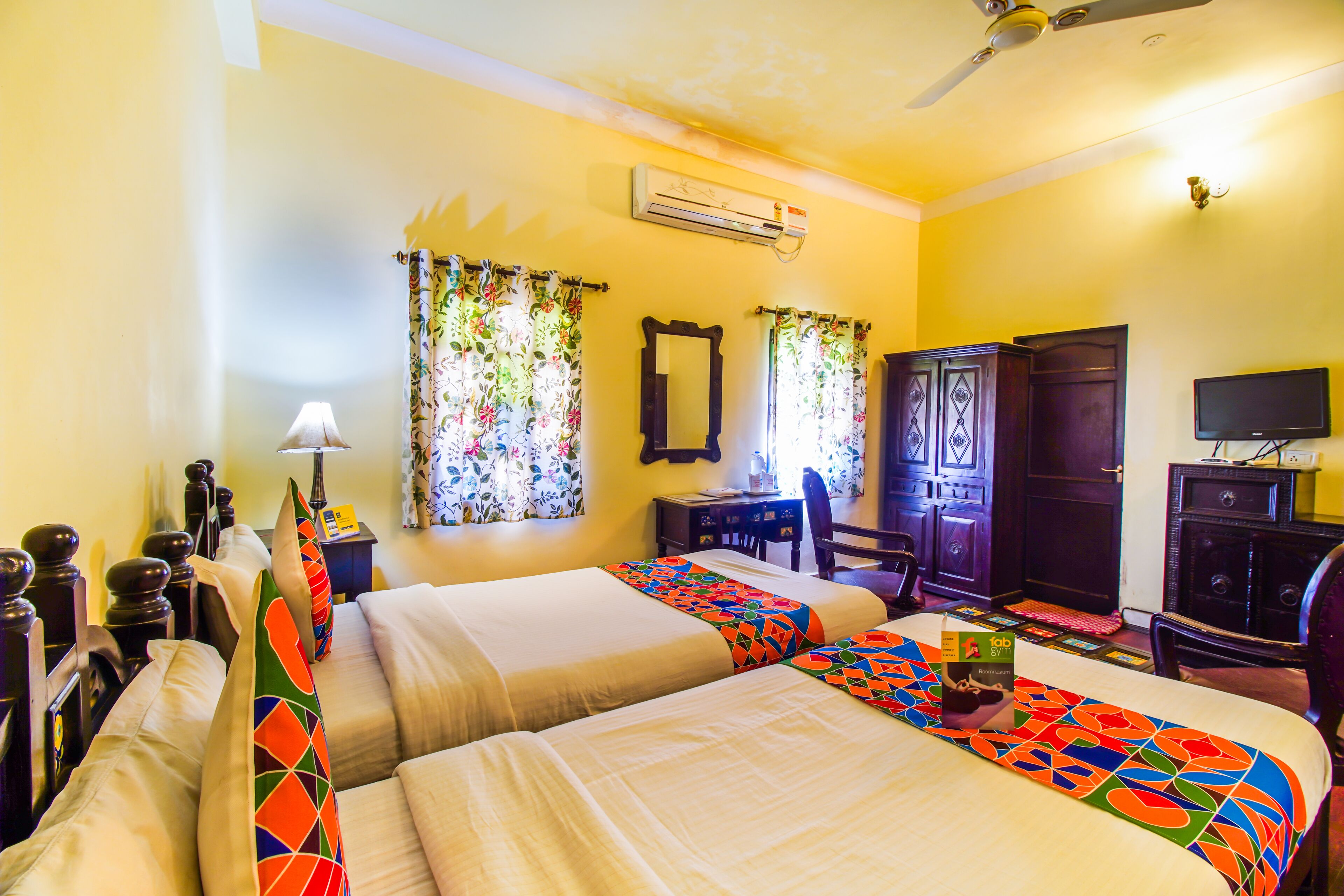 FabHotel Utsav Niwas