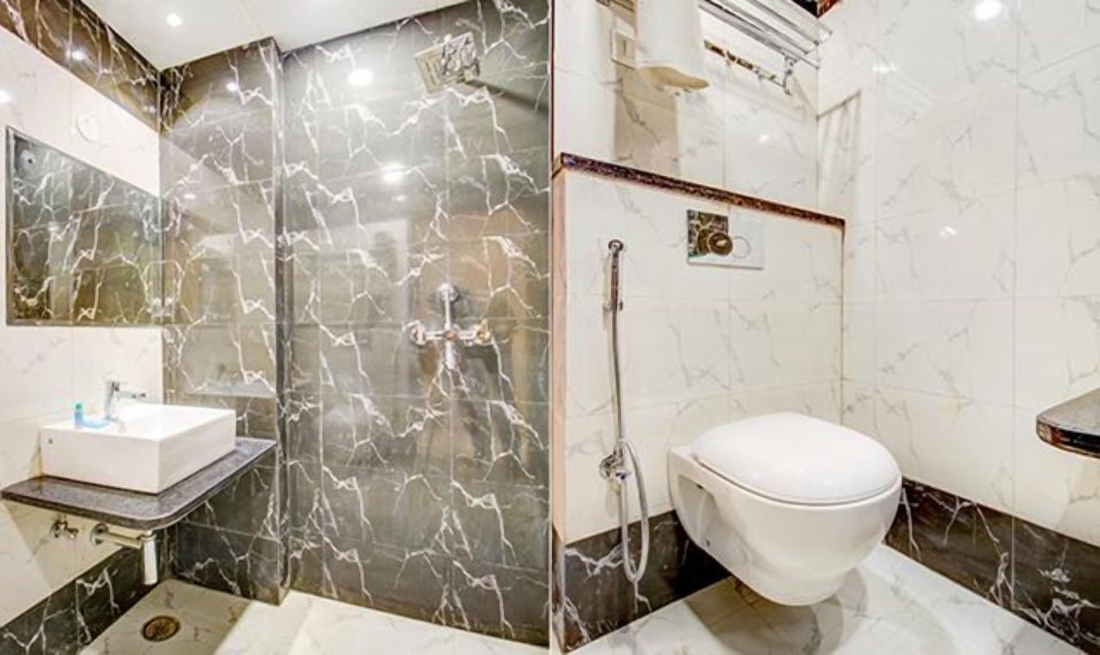 Hotel 7th Crossing by FabHotel