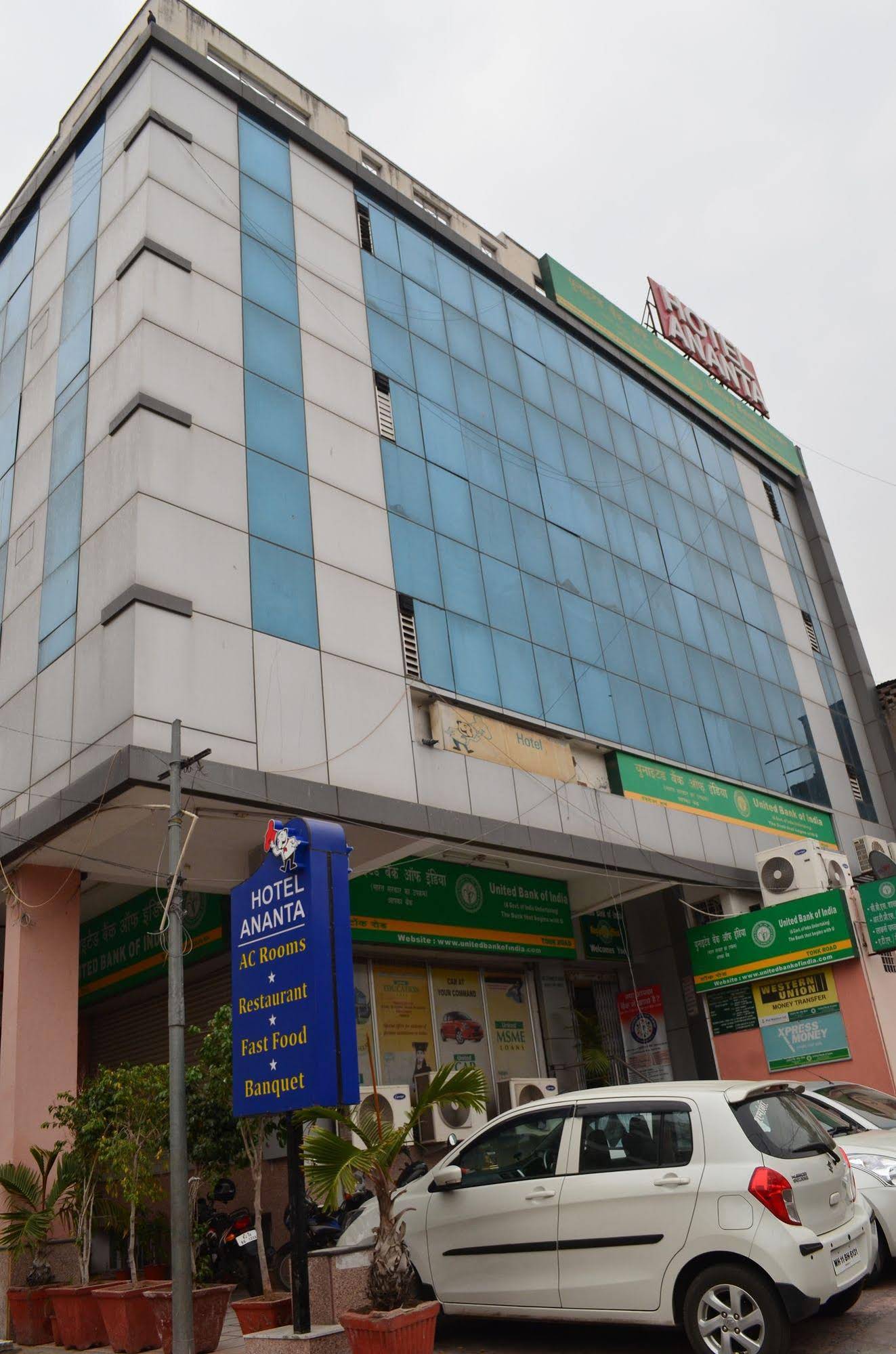 Hotel Ananta Inn