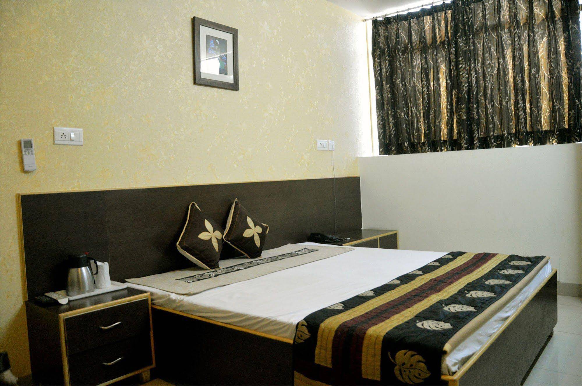 Hotel Ananta Inn
