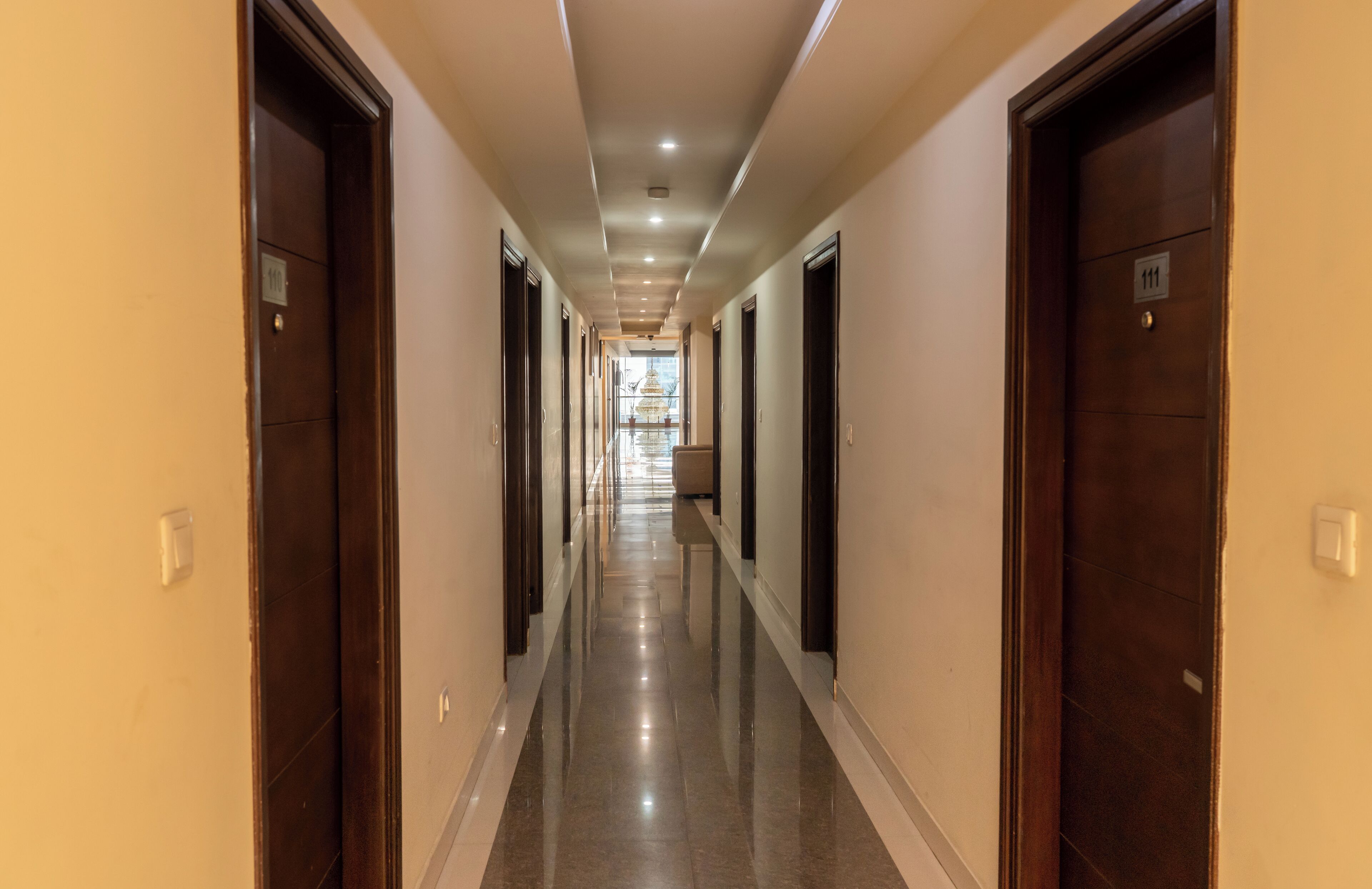 Hotel Cosmos Raj Plaza