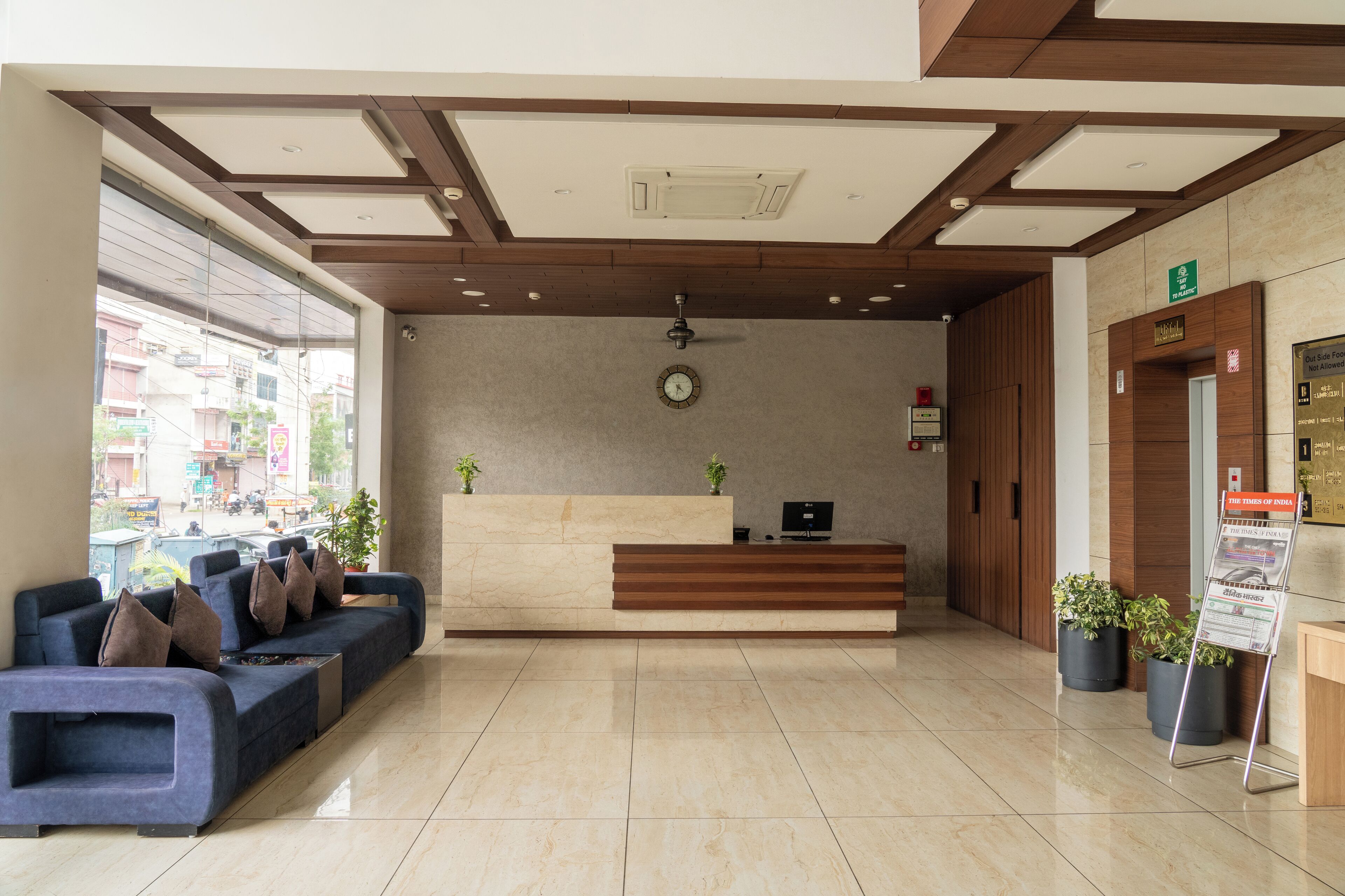 Hotel Cosmos Raj Plaza