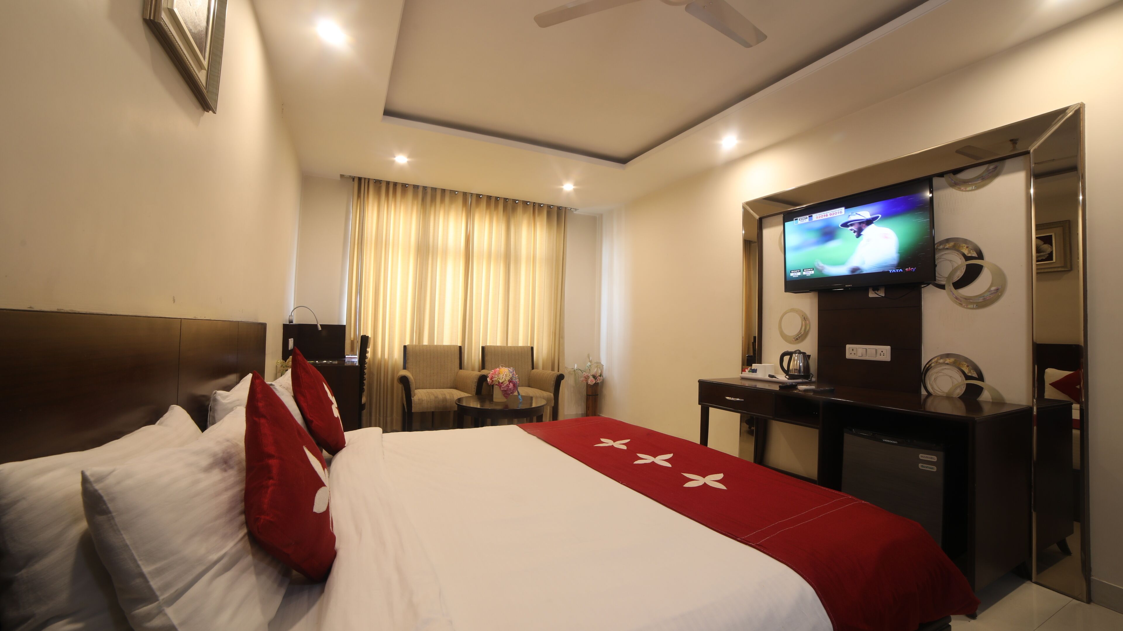 Hotel Cosmos Raj Plaza