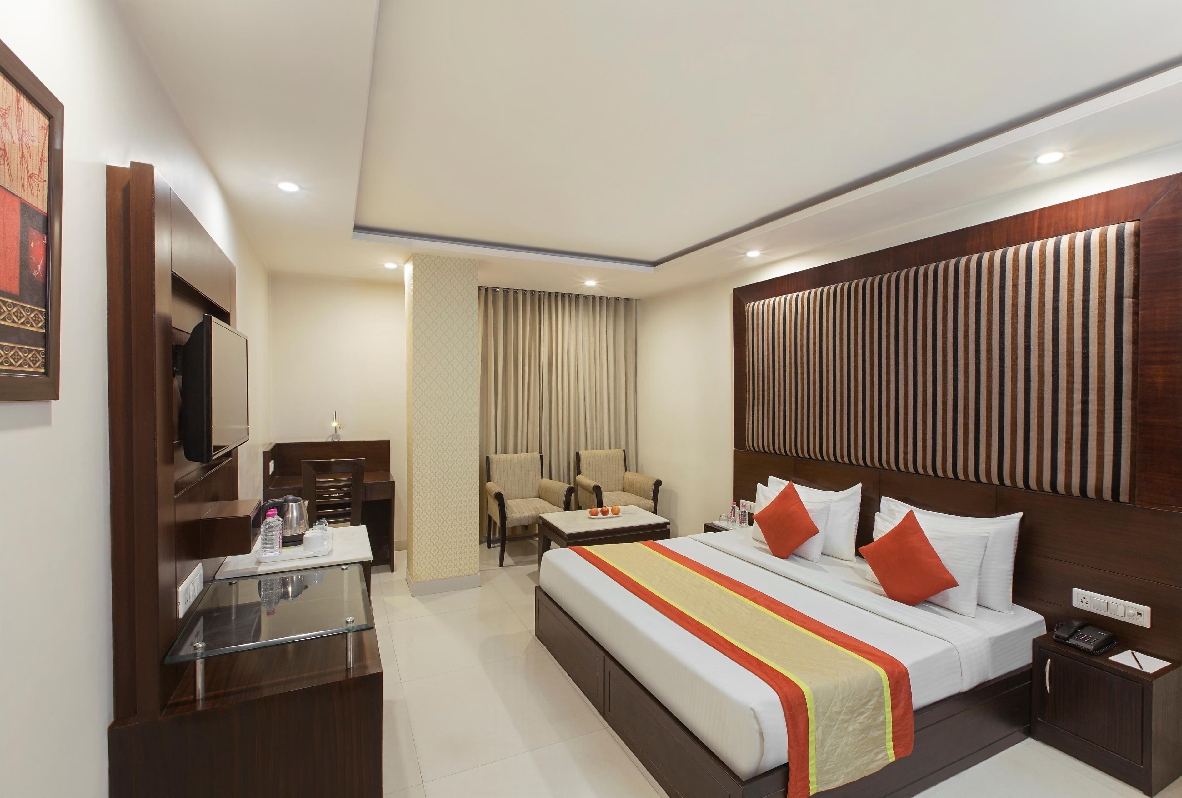 Hotel Cosmos Raj Plaza
