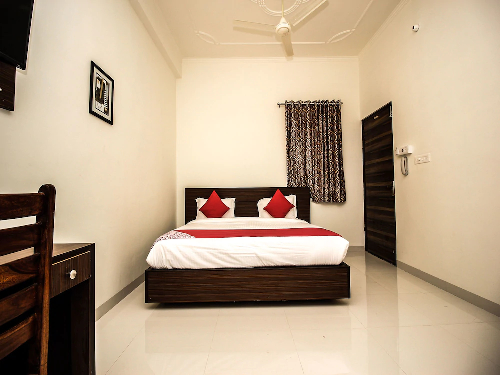 Hotel Mayra by OYO Rooms