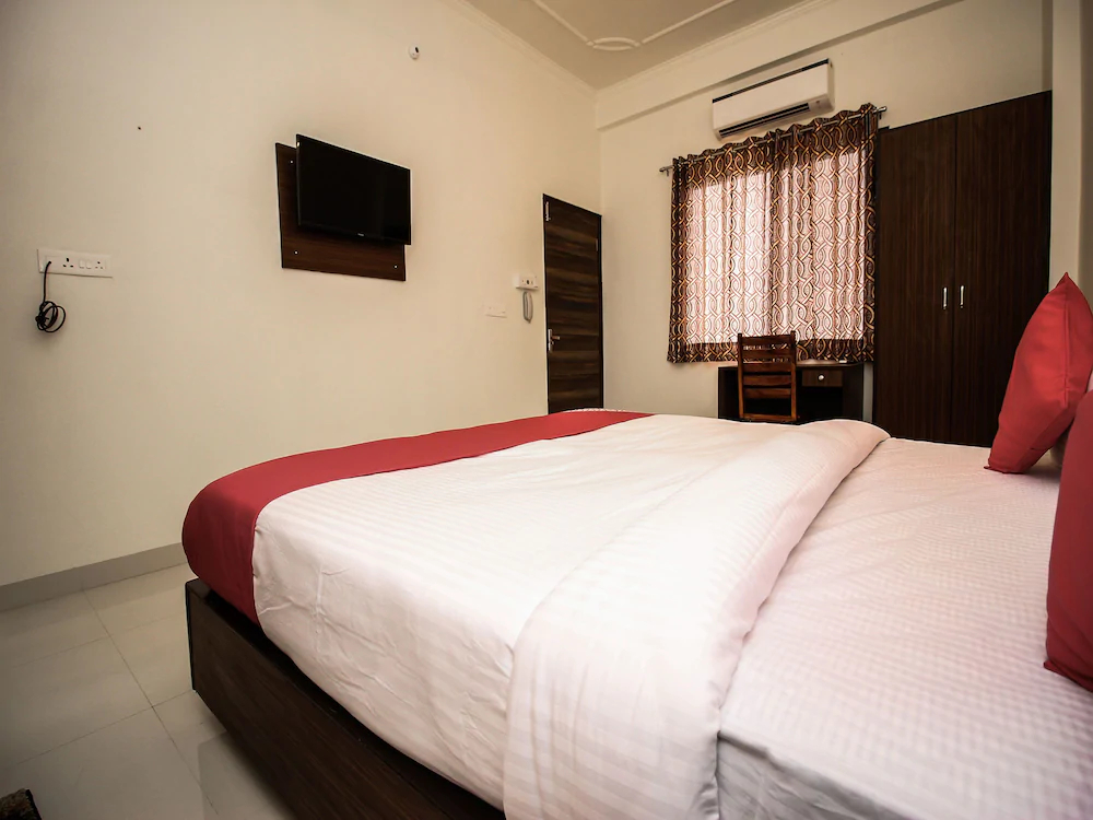 Hotel Mayra by OYO Rooms