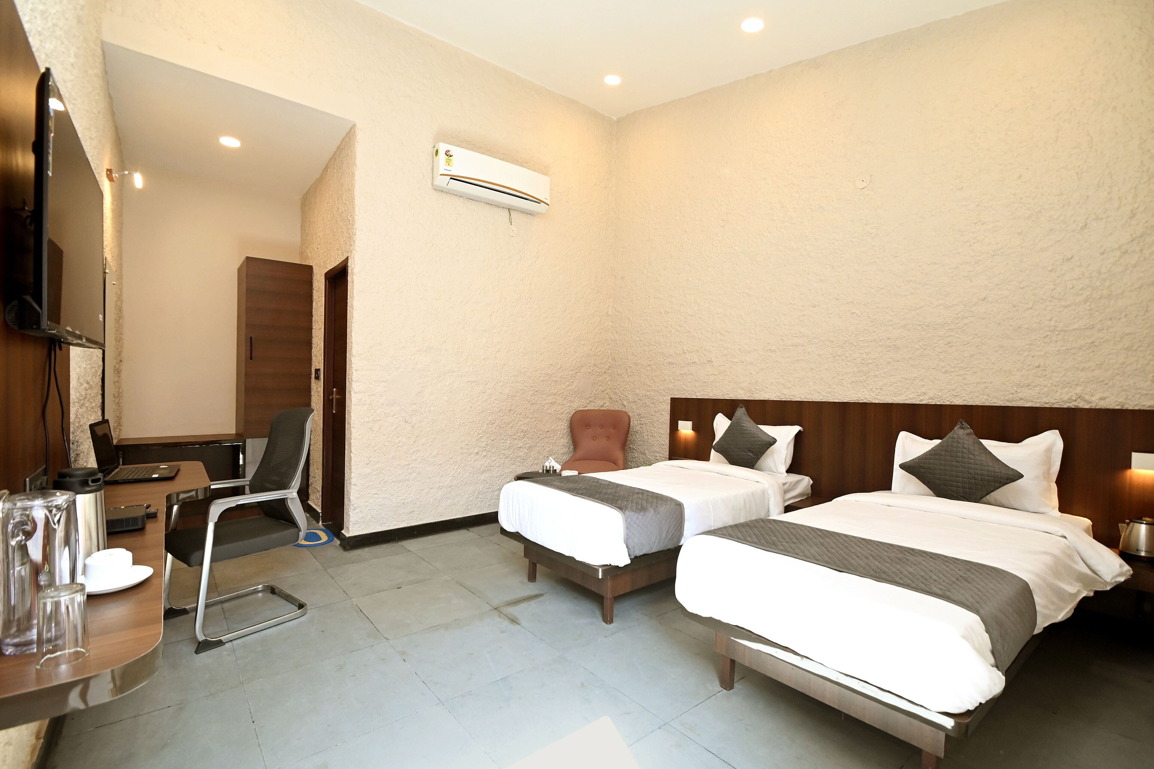 Hotel Navtara