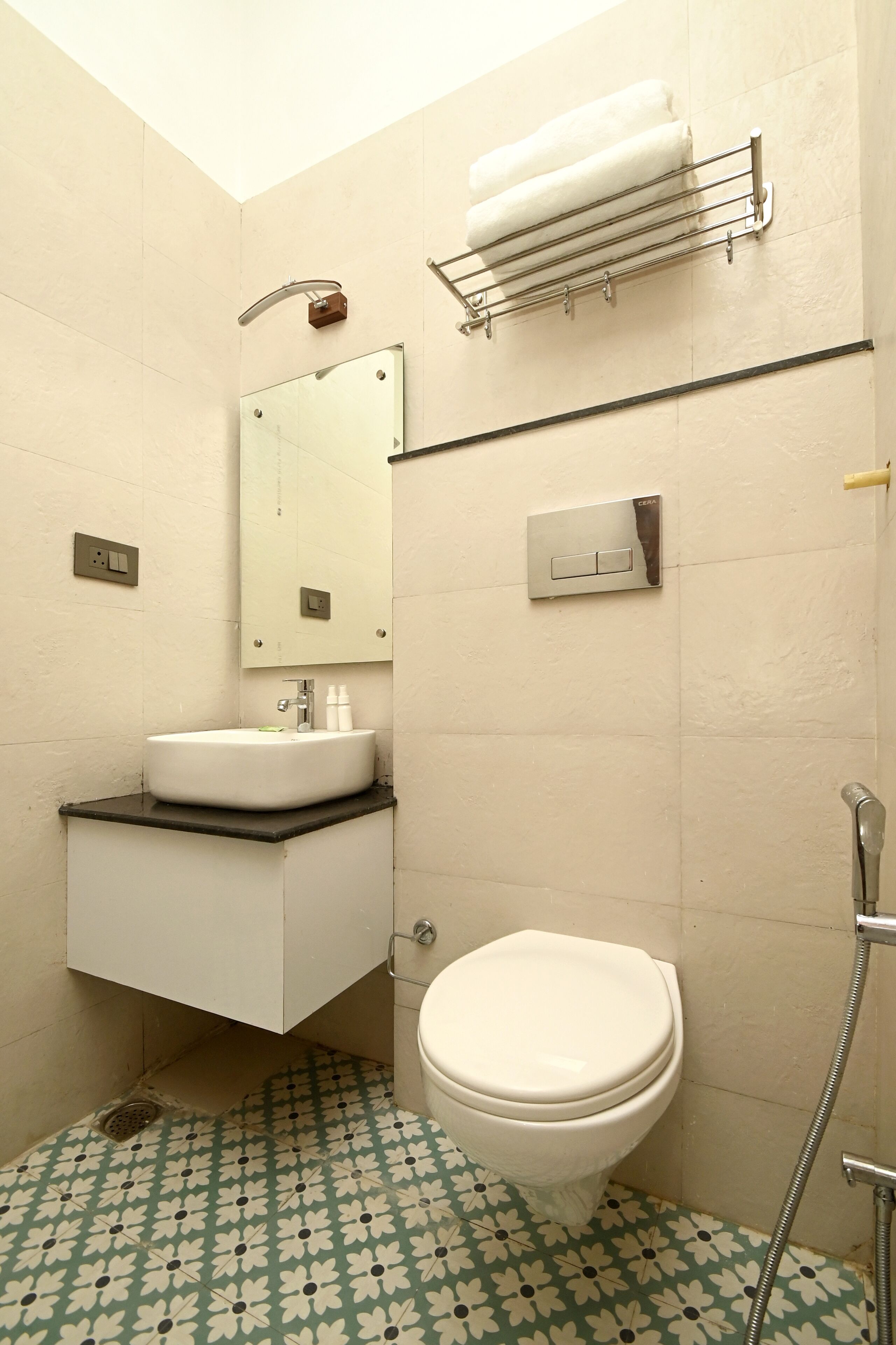 Hotel Navtara