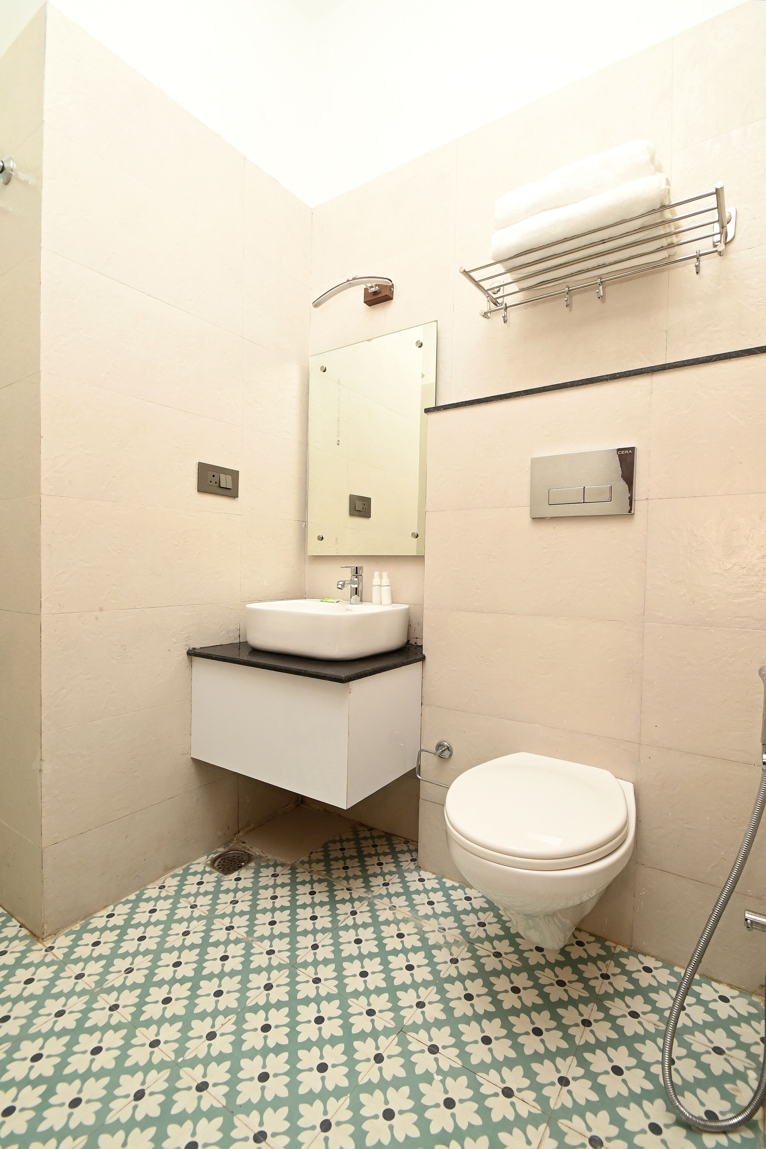 Hotel Navtara