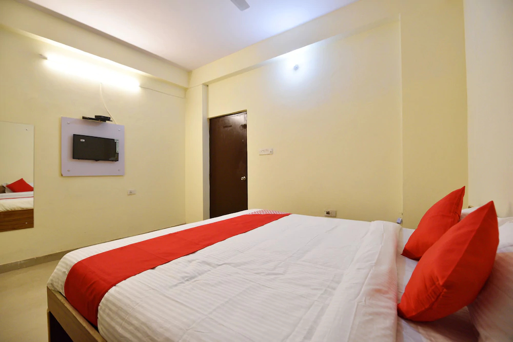 Hotel Raj Niwas by OYO Rooms