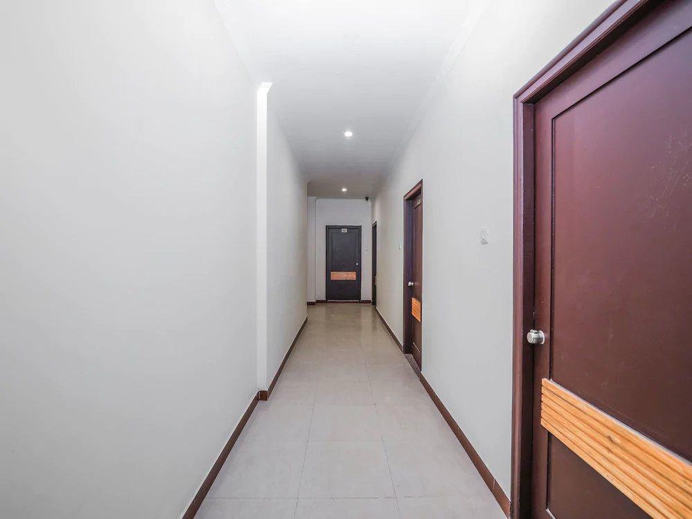 OYO 14892 Hotel Tourista