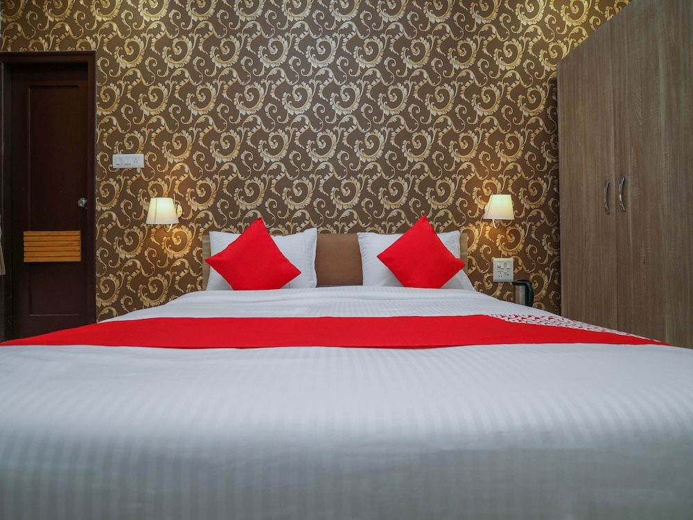 OYO 14892 Hotel Tourista