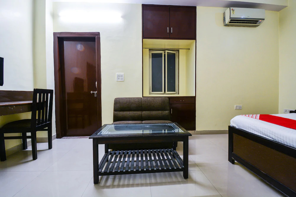 OYO 16940 Hotel Royal Murli