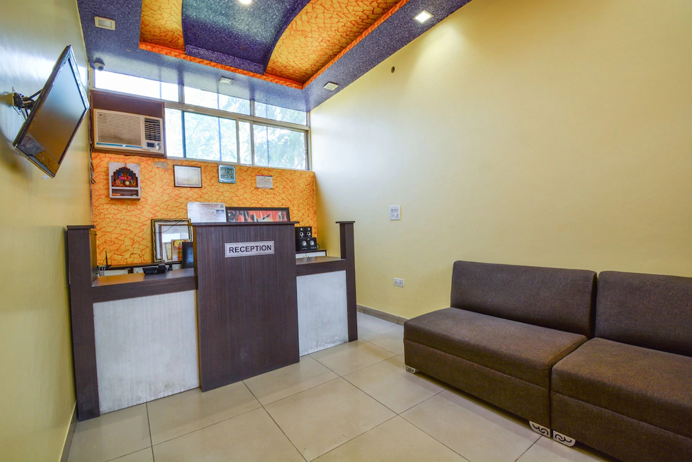 OYO 16940 Hotel Royal Murli