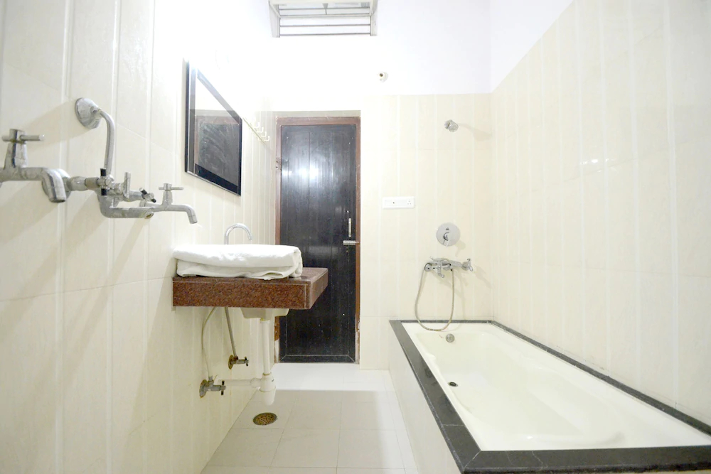 OYO 19035 Hotel Satkar