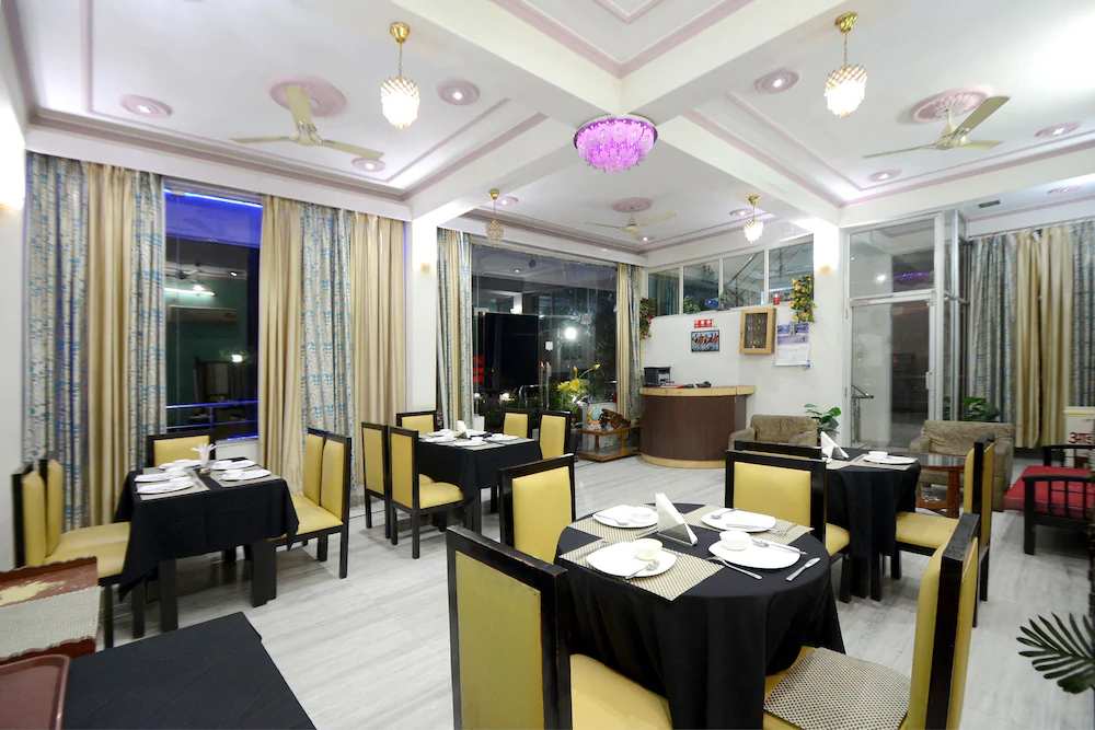 OYO 19035 Hotel Satkar