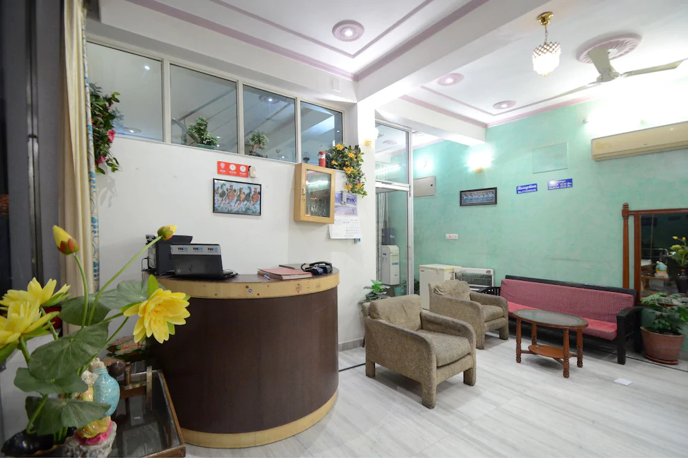 OYO 19035 Hotel Satkar