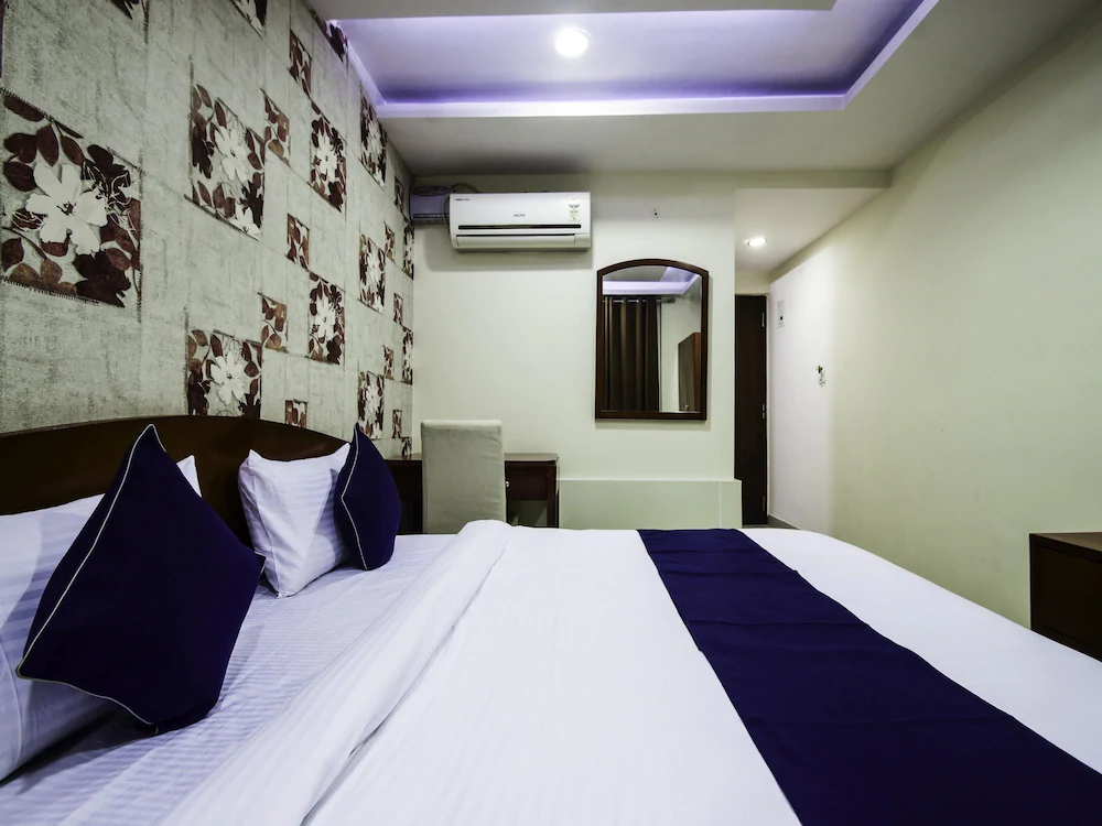 OYO 24041 Silverkey Corp Residency