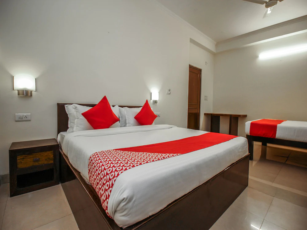 OYO Flagship 15357 Ahinsha Cicle