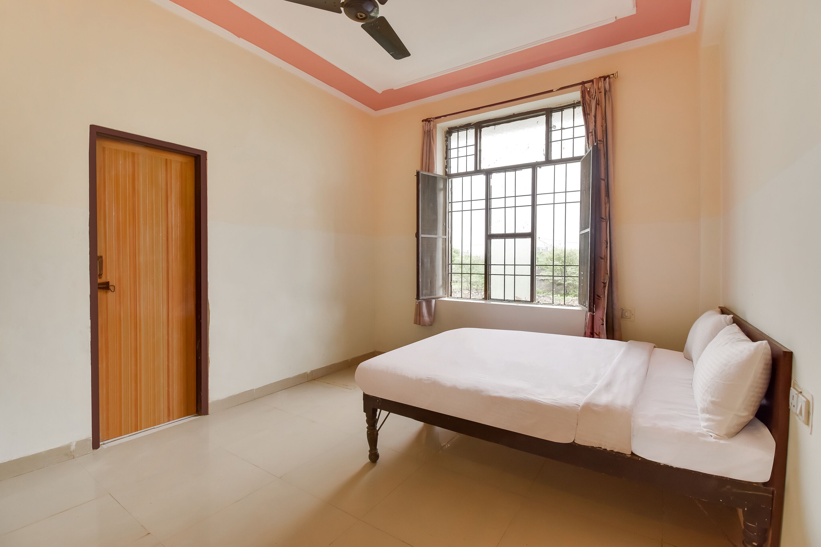 Shri United by OYO Rooms