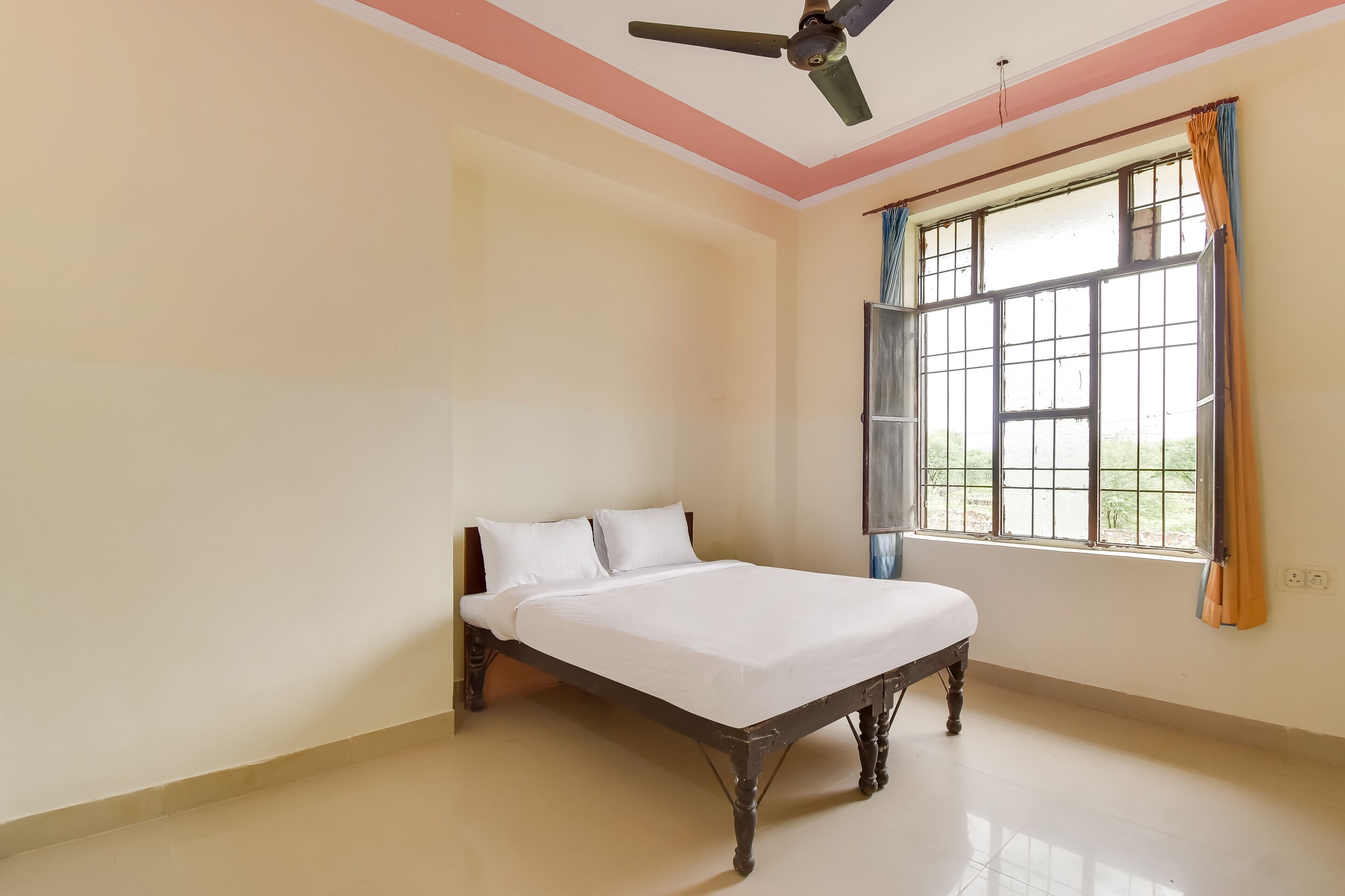 Shri United by OYO Rooms