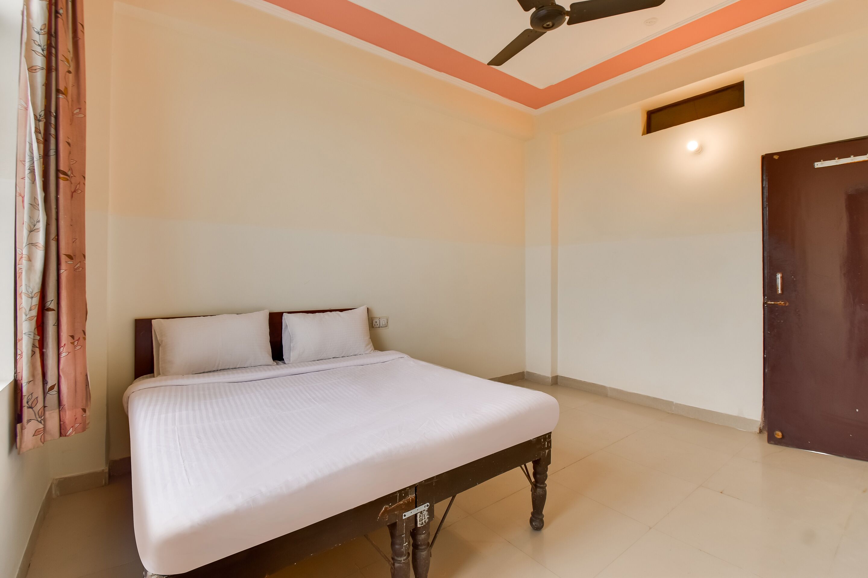 Shri United by OYO Rooms