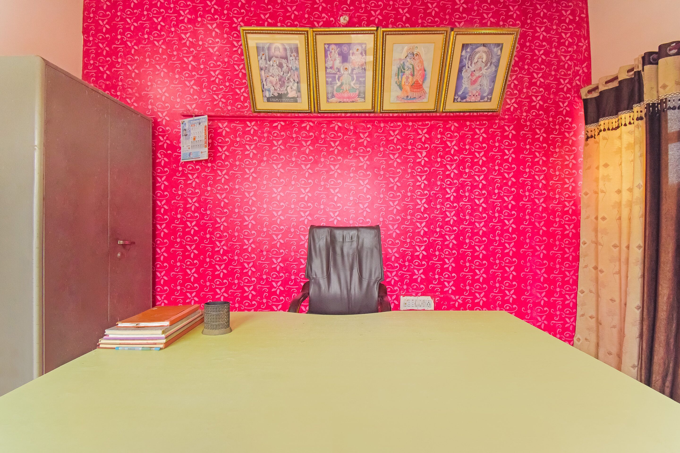 Shri United by OYO Rooms