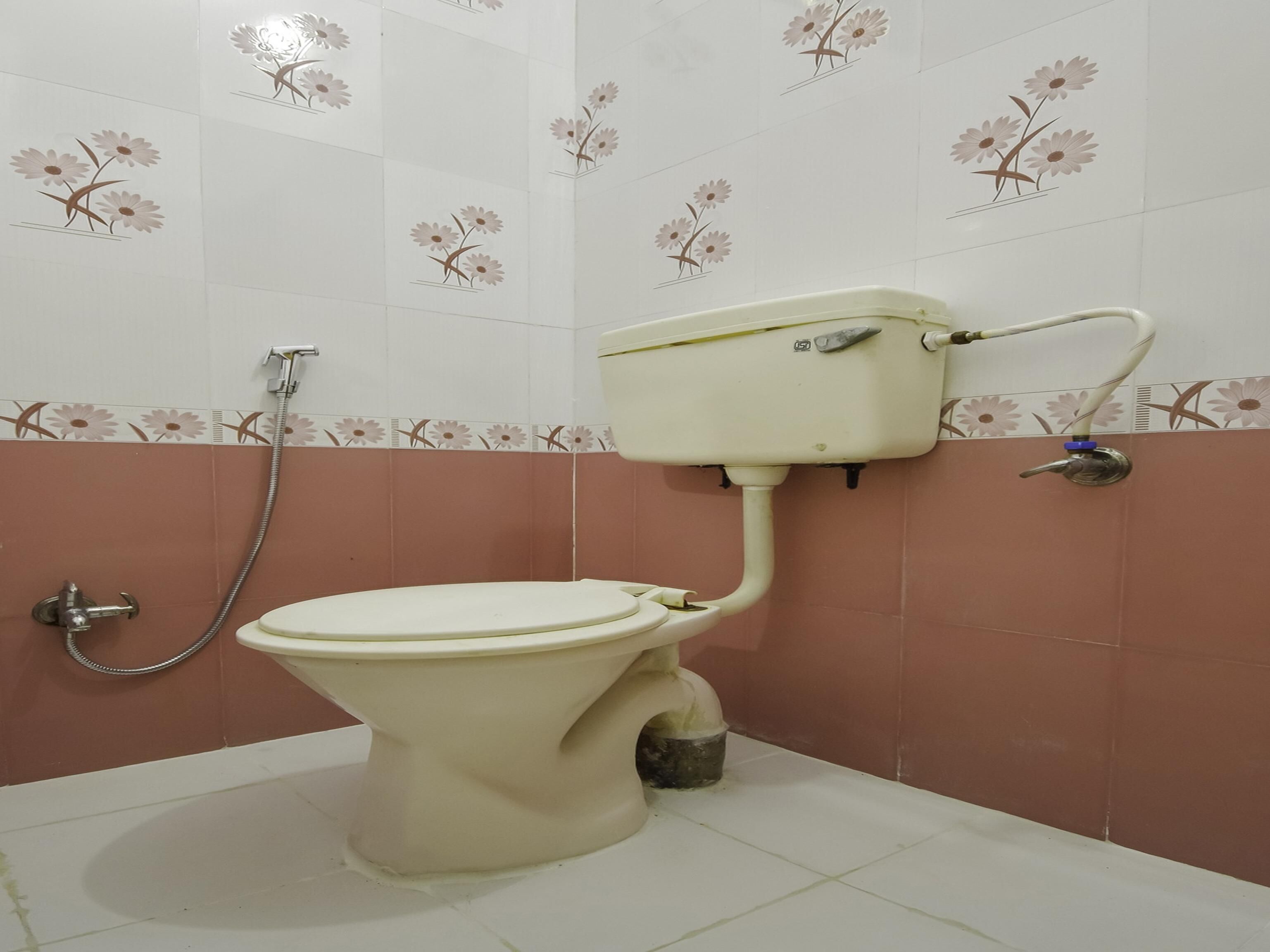 Shri United by OYO Rooms