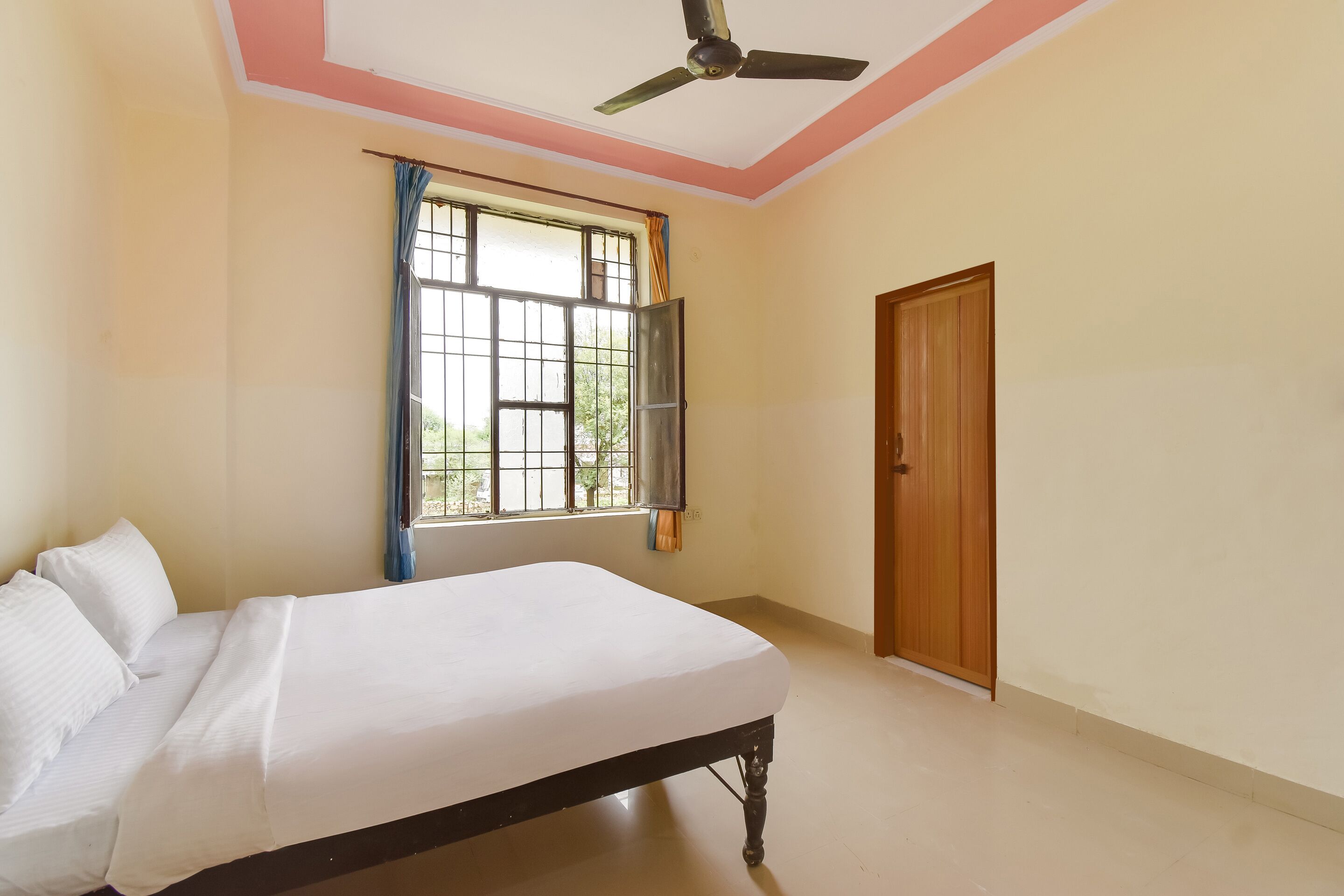 Shri United by OYO Rooms
