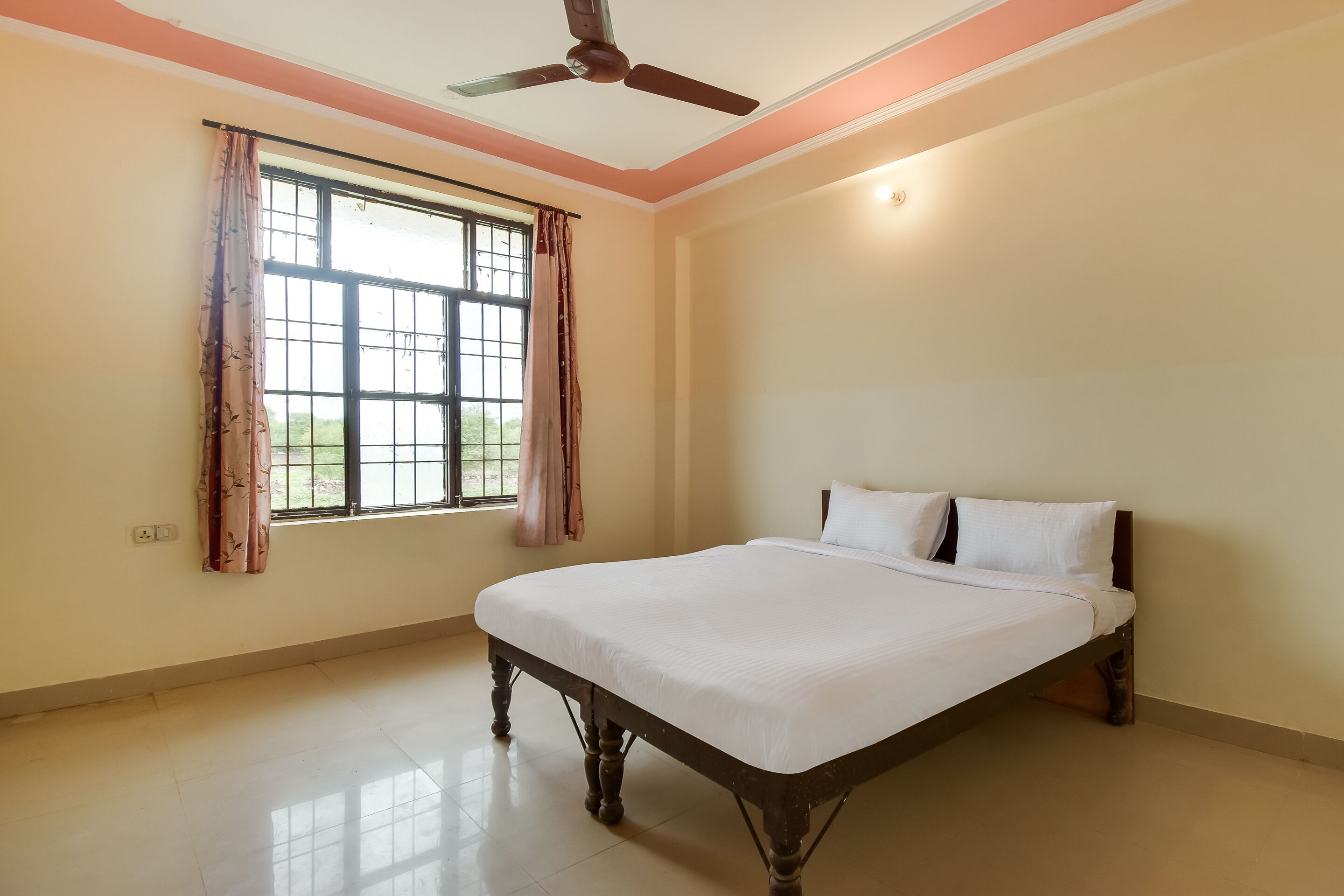 Shri United by OYO Rooms