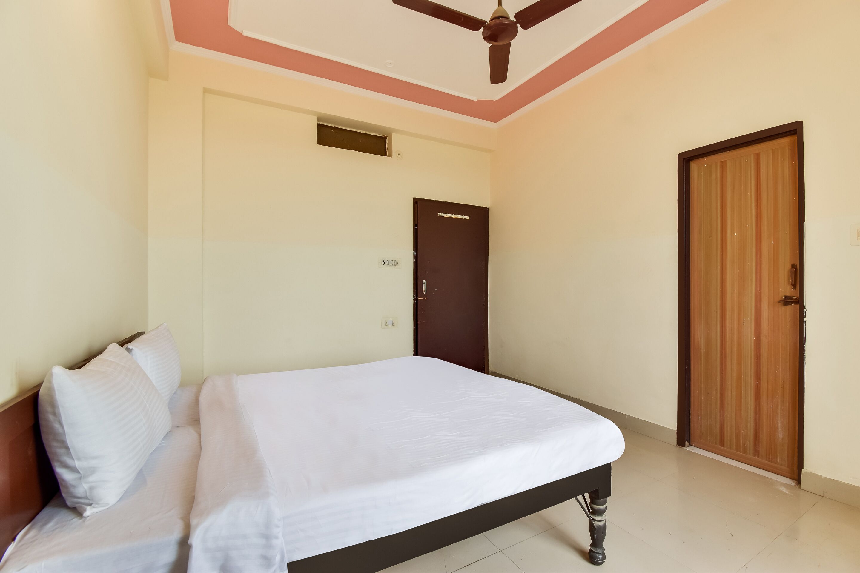 Shri United by OYO Rooms